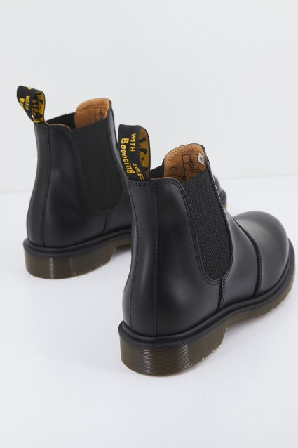 DR. MARTENS DM  en color NEGRO  (3)