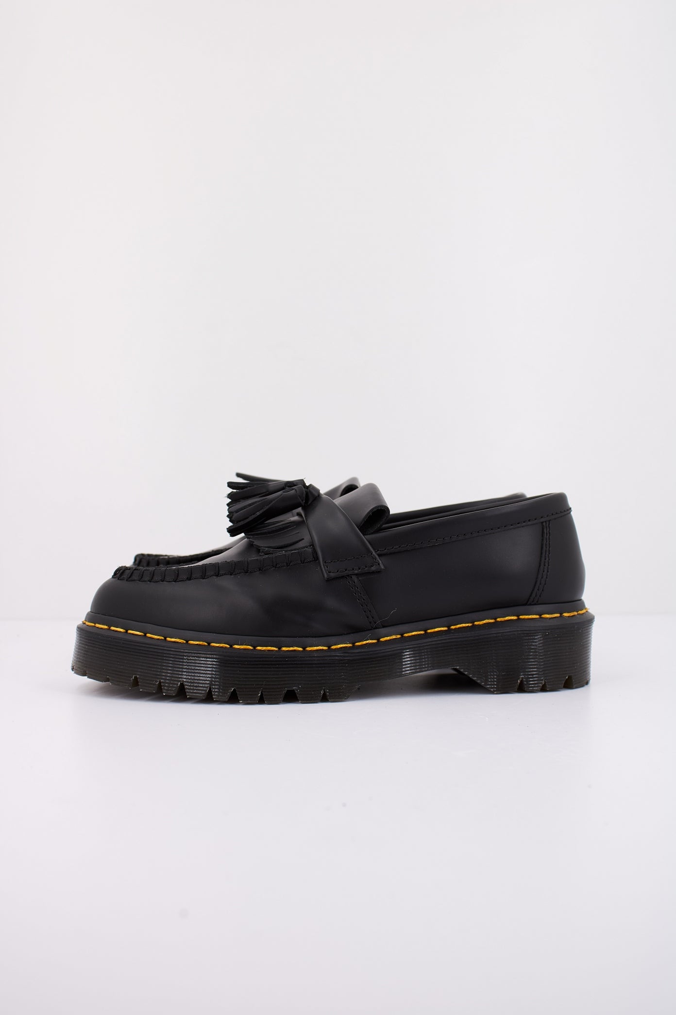 DR. MARTENS ADRIAN BEX BLACK SMOOTH en color NEGRO  (1)