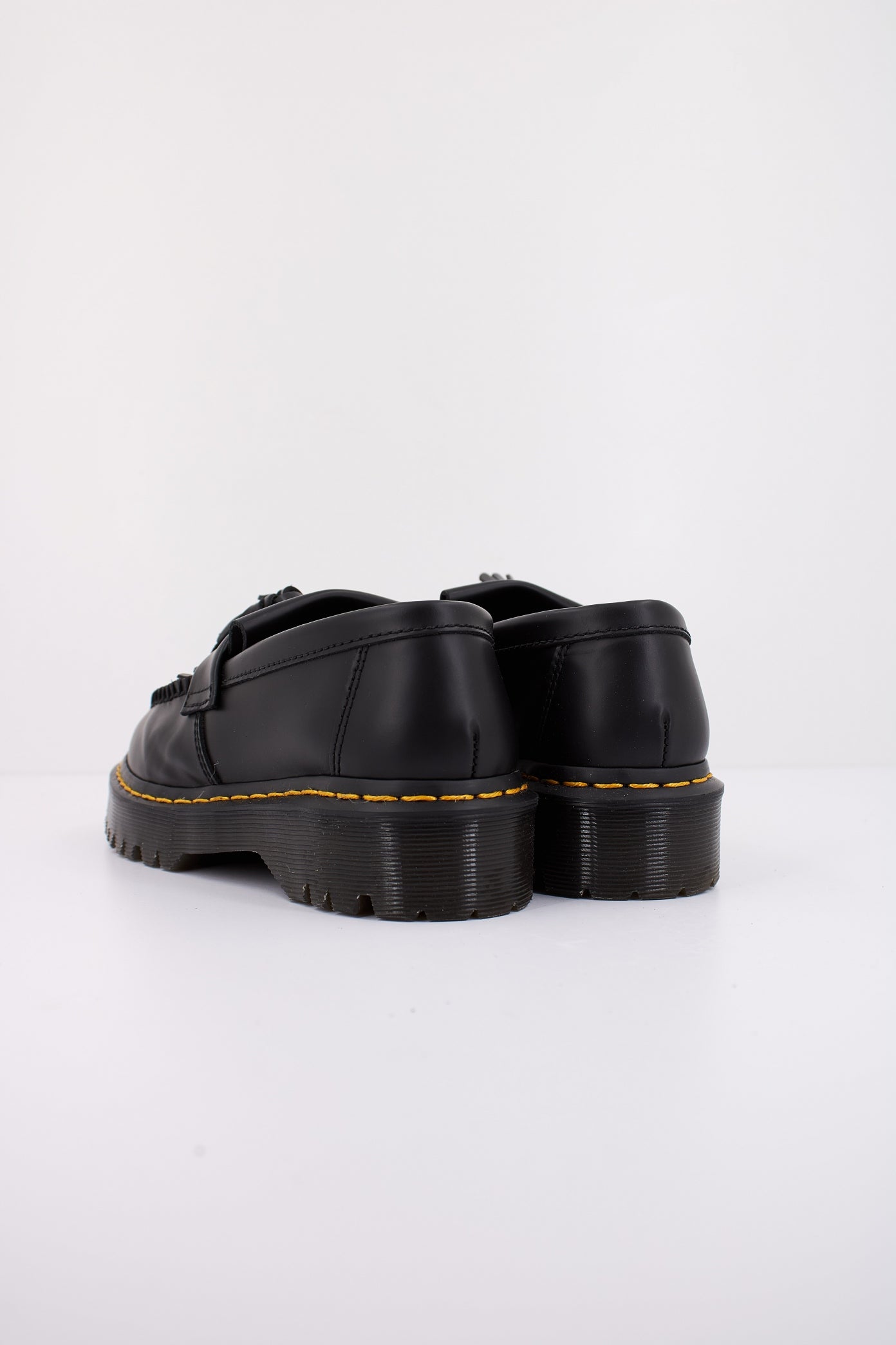 DR. MARTENS ADRIAN BEX BLACK SMOOTH en color NEGRO  (4)