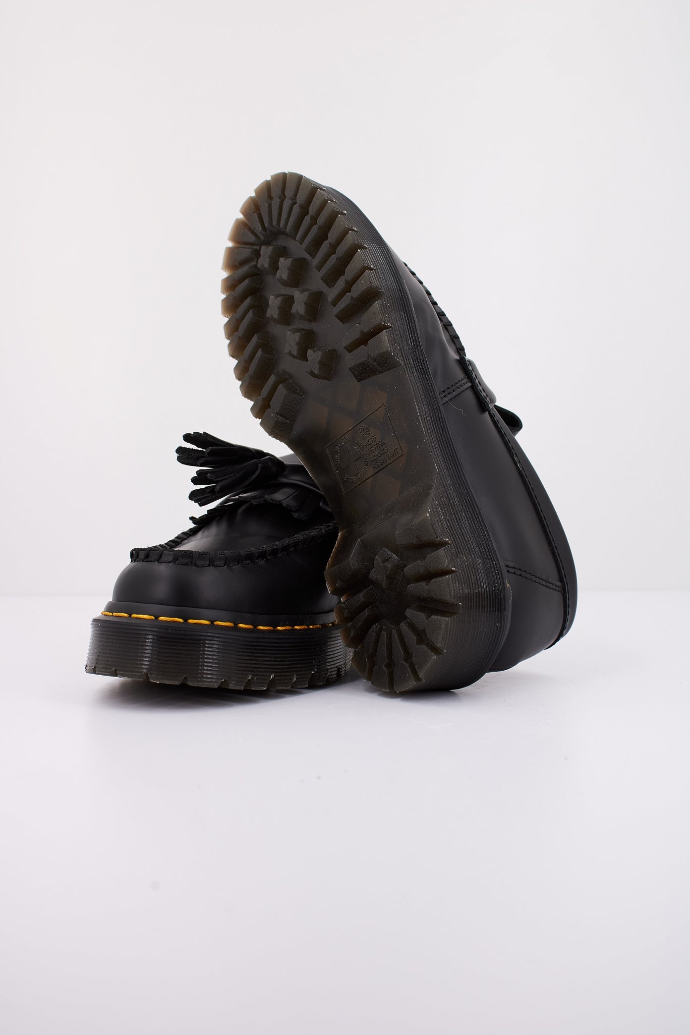 DR. MARTENS ADRIAN BEX BLACK SMOOTH en color NEGRO  (5)