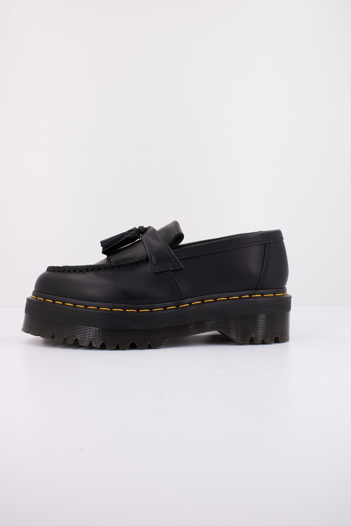 DR. MARTENS ADRIAN QUAD en color NEGRO  (1)