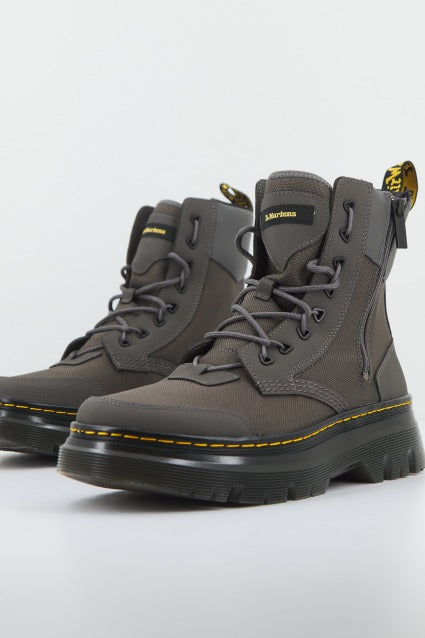 DR. MARTENS TARIK ZIP en color GRIS  (1)