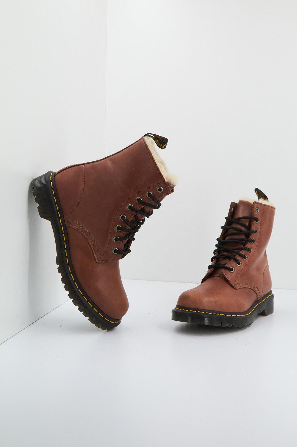 DR. MARTENS  SERENA en color MARRON  (1)