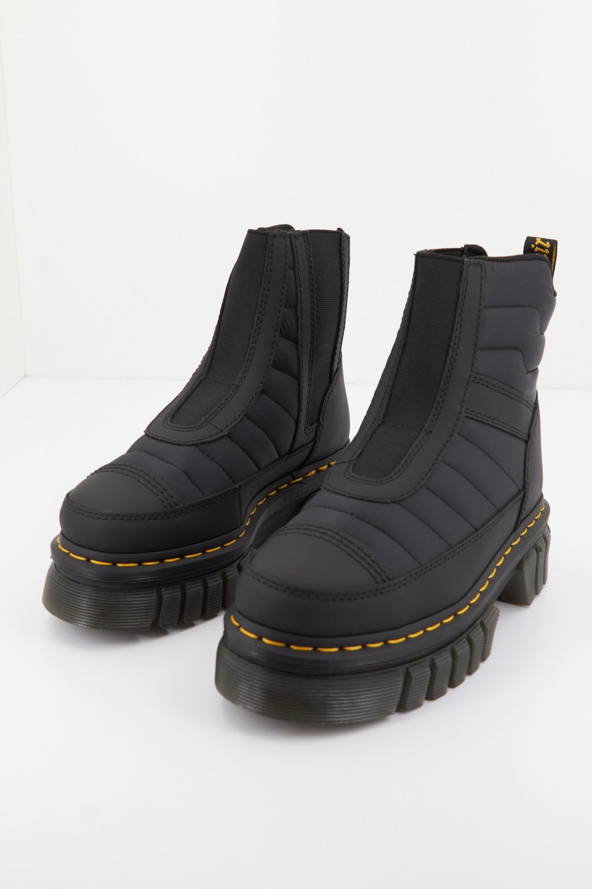 DR. MARTENS AUDRICK CHELSEA QLTD en color NEGRO  (3)