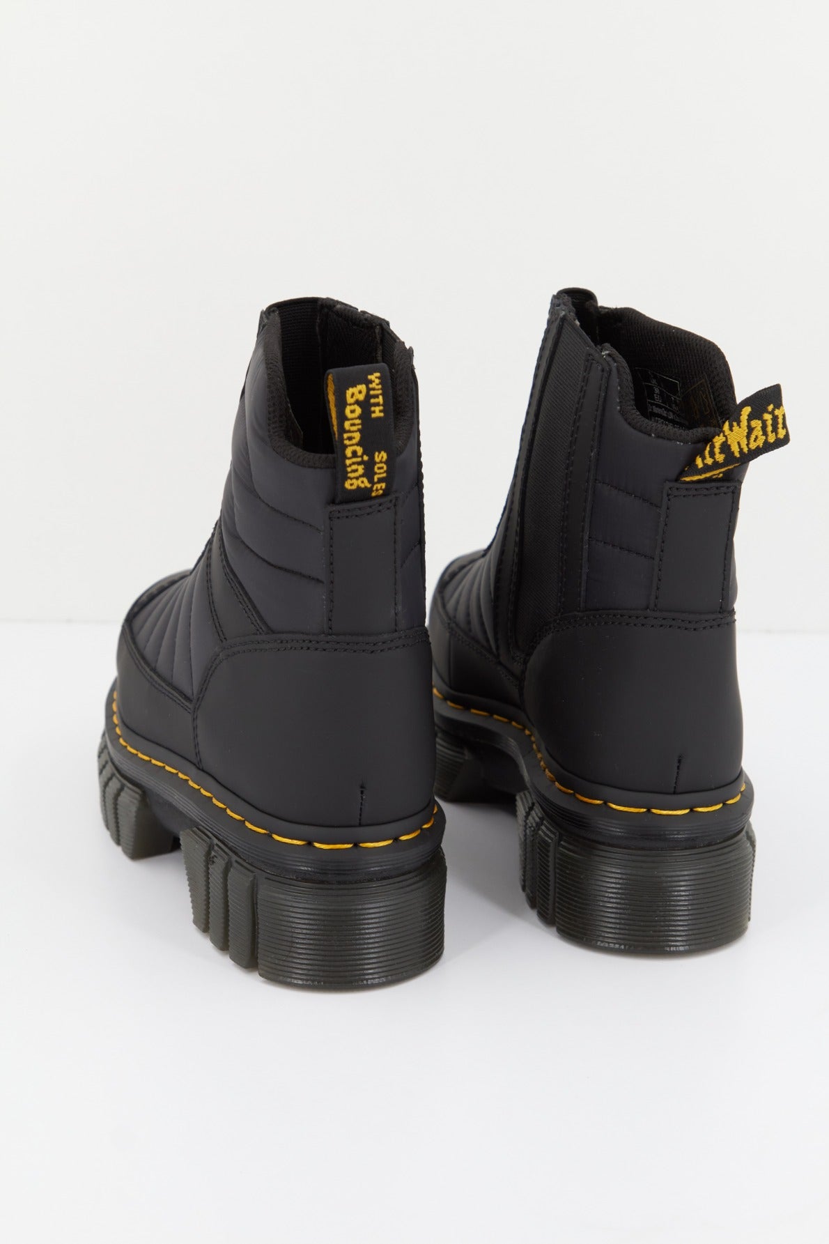 DR. MARTENS AUDRICK CHELSEA QLTD en color NEGRO  (4)