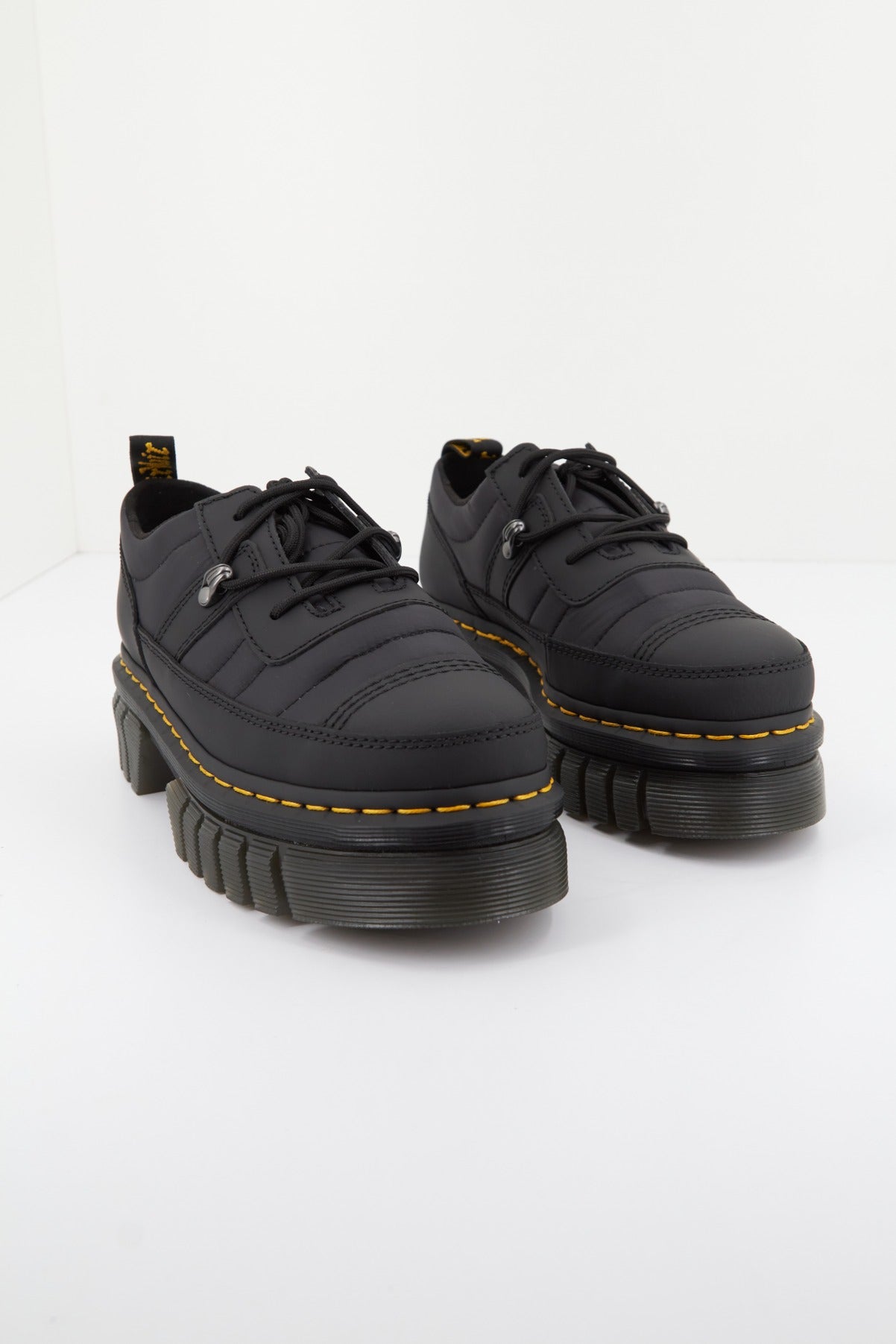 DR. MARTENS AUDRICK I SHOE QLTD en color NEGRO  (3)