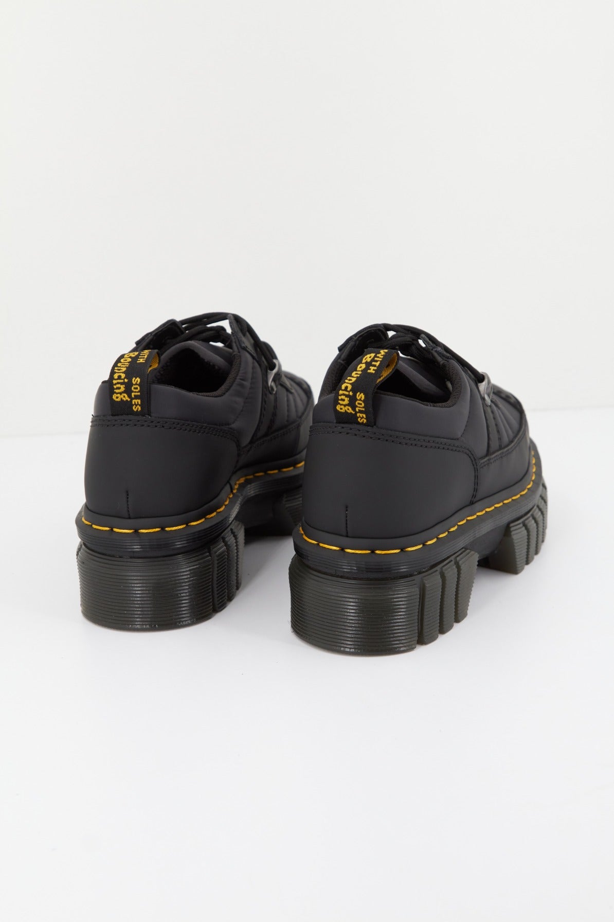 DR. MARTENS AUDRICK I SHOE QLTD en color NEGRO  (4)