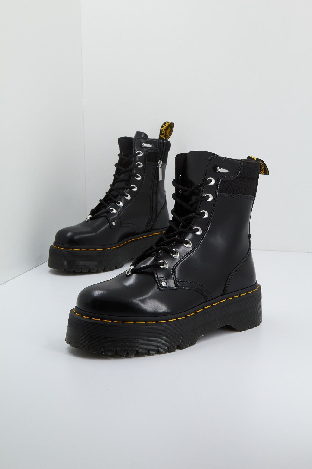 DR. MARTENS JADON HDW II en color NEGRO  (1)