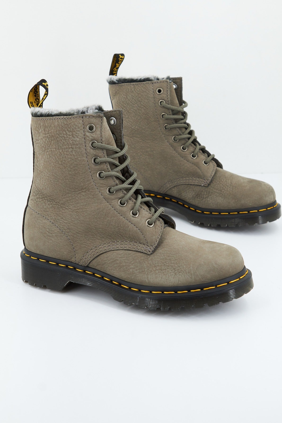 DR. MARTENS  SERENA en color GRIS  (1)