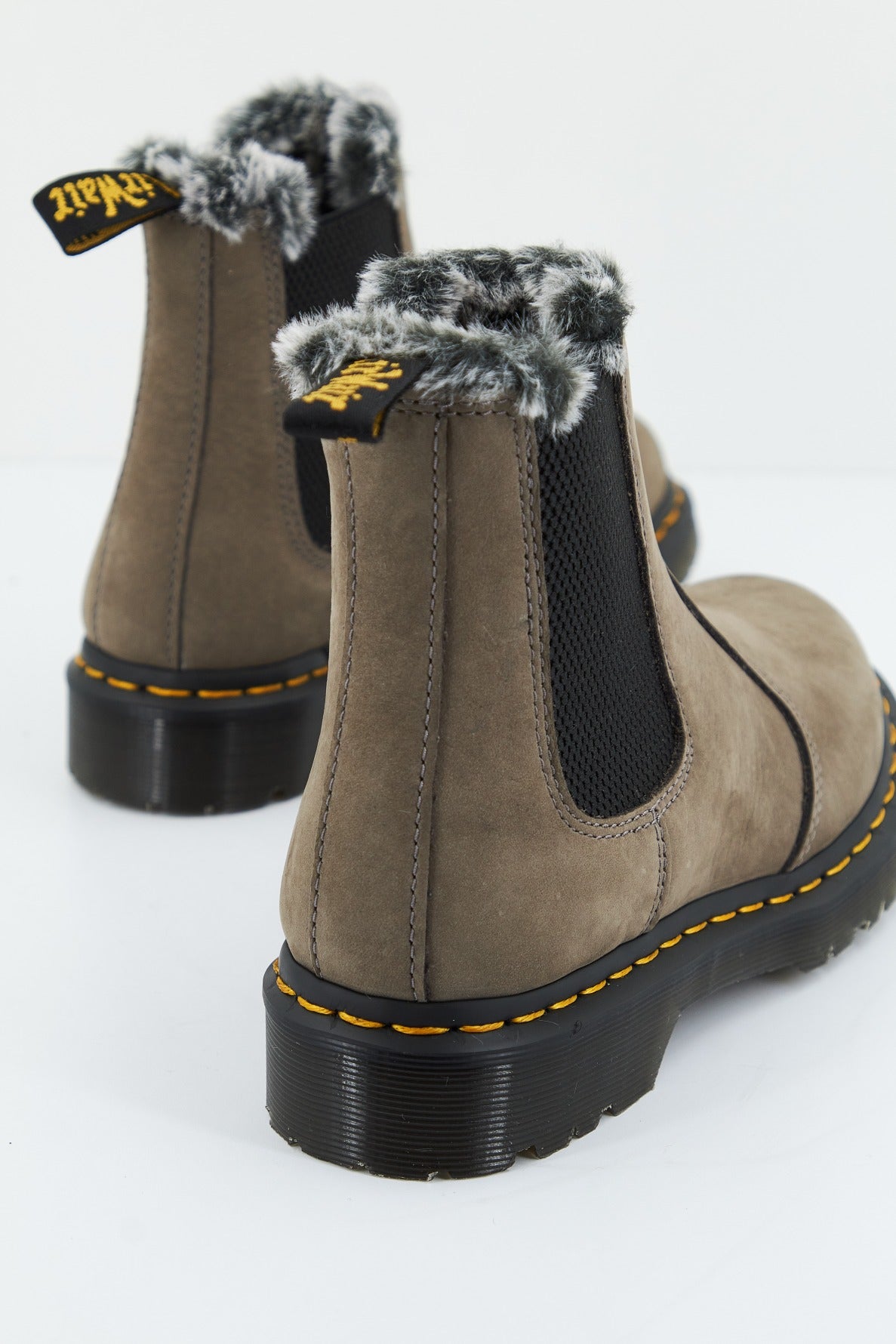 DR. MARTENS  LEONORE en color GRIS  (3)