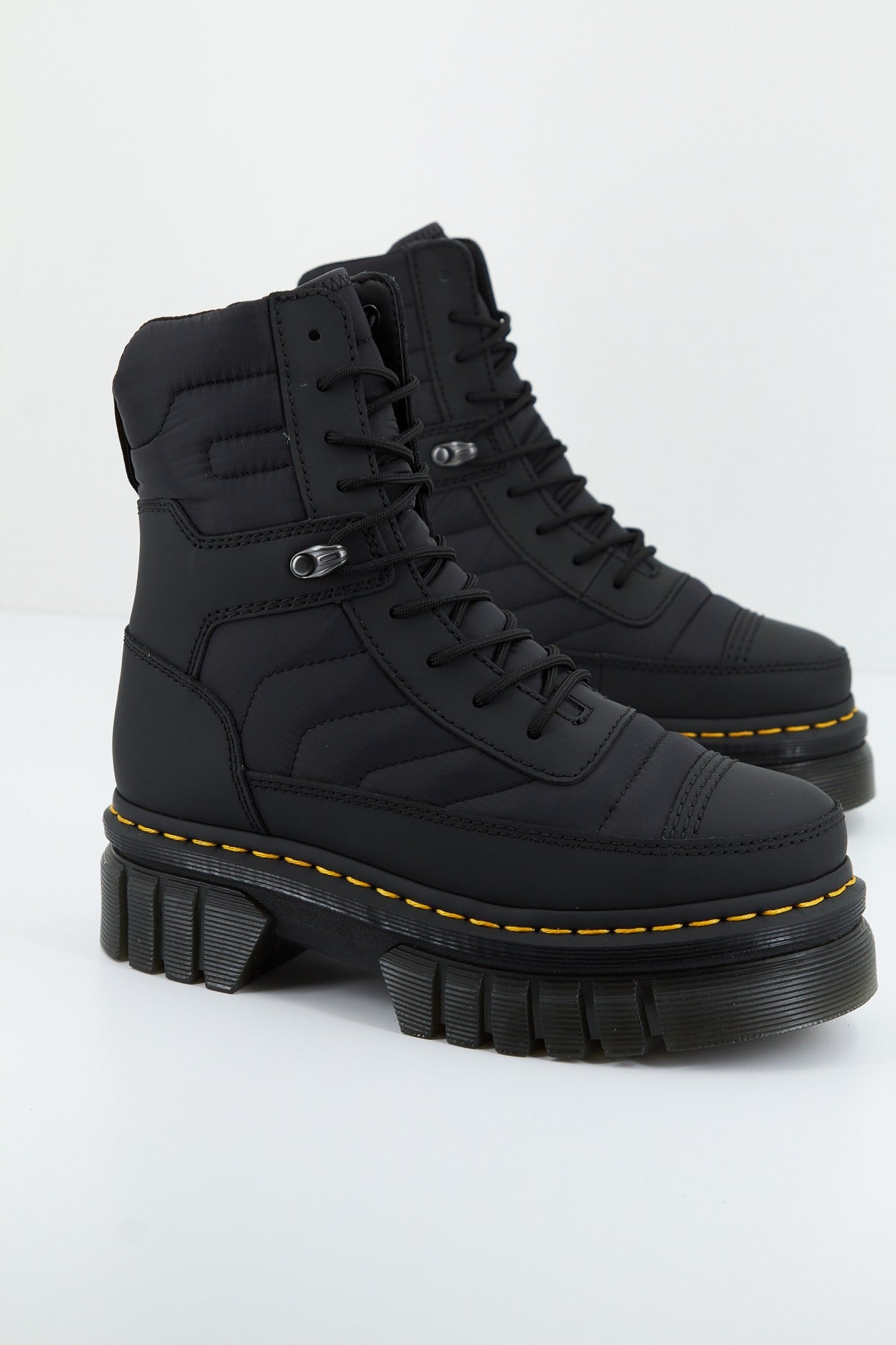 DR. MARTENS AUDRICK I BOOT en color NEGRO  (1)