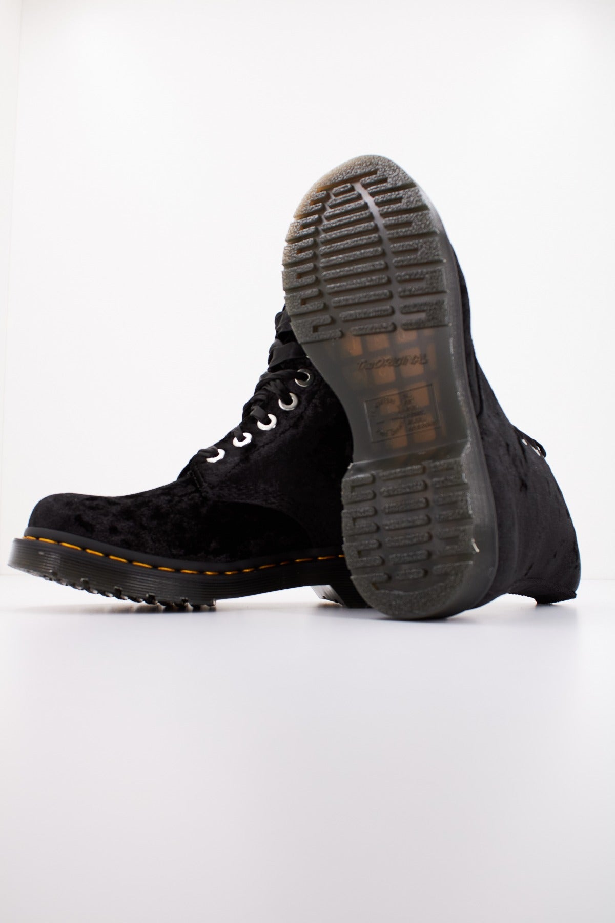 DR. MARTENS CRUSHED VELVET en color NEGRO  (4)