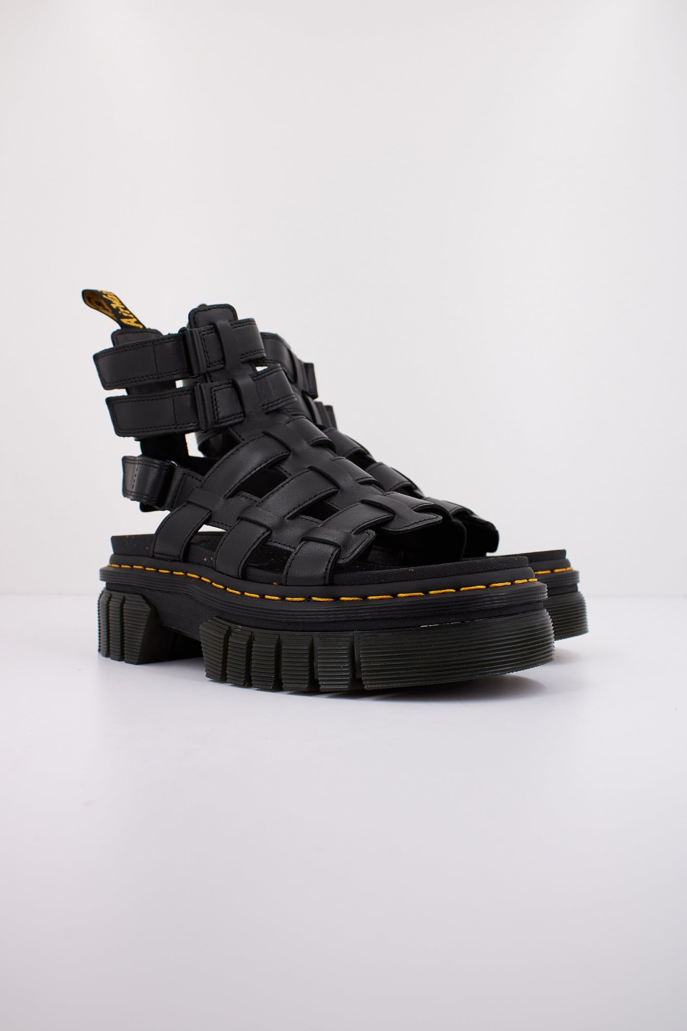 DR. MARTENS RICKI GLADIATOR en color NEGRO  (2)