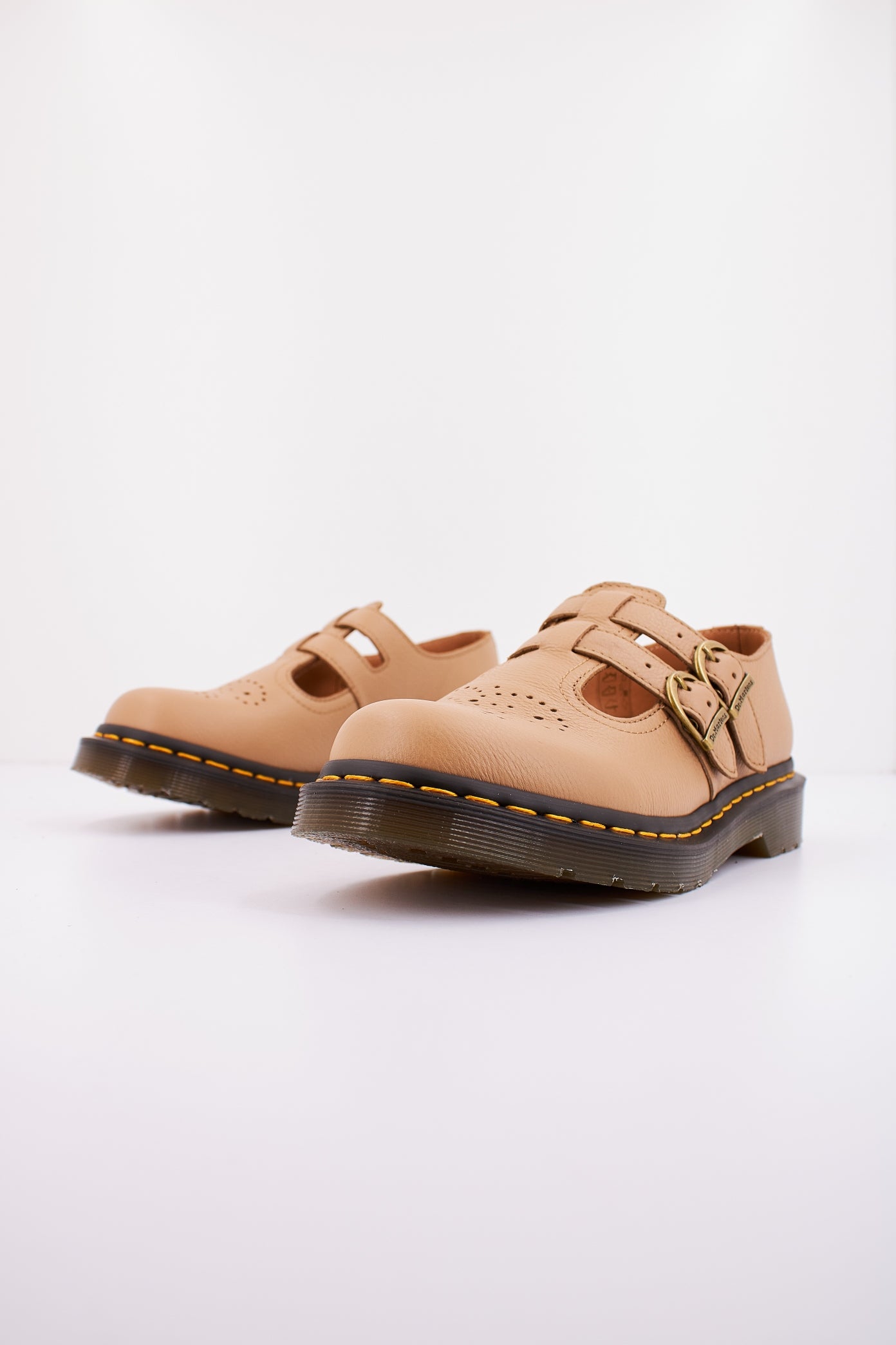 DR. MARTENS  MARY JANE en color MARRON CLARO  (2)