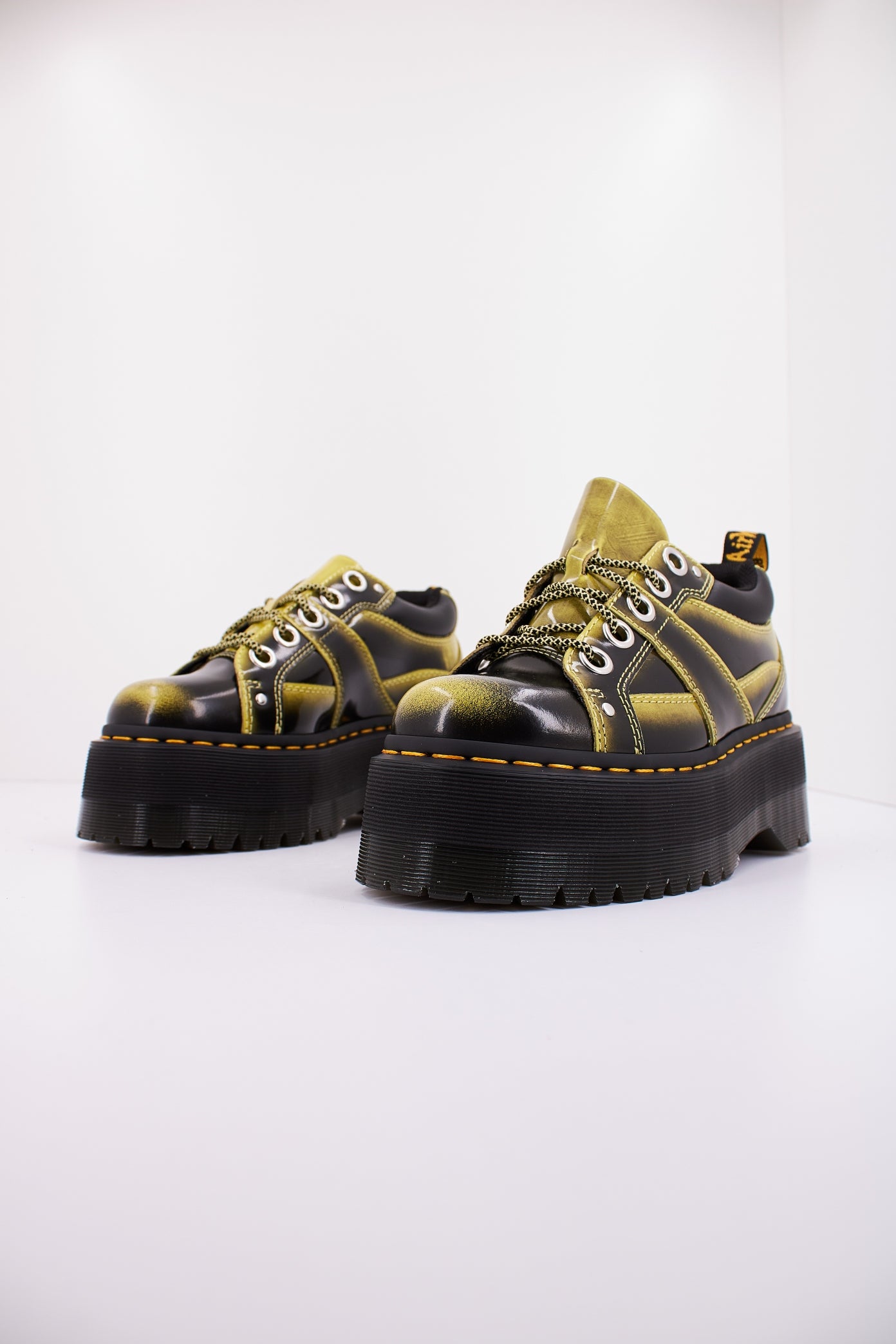 DR. MARTENS QUAD MAX en color VERDE  (2)