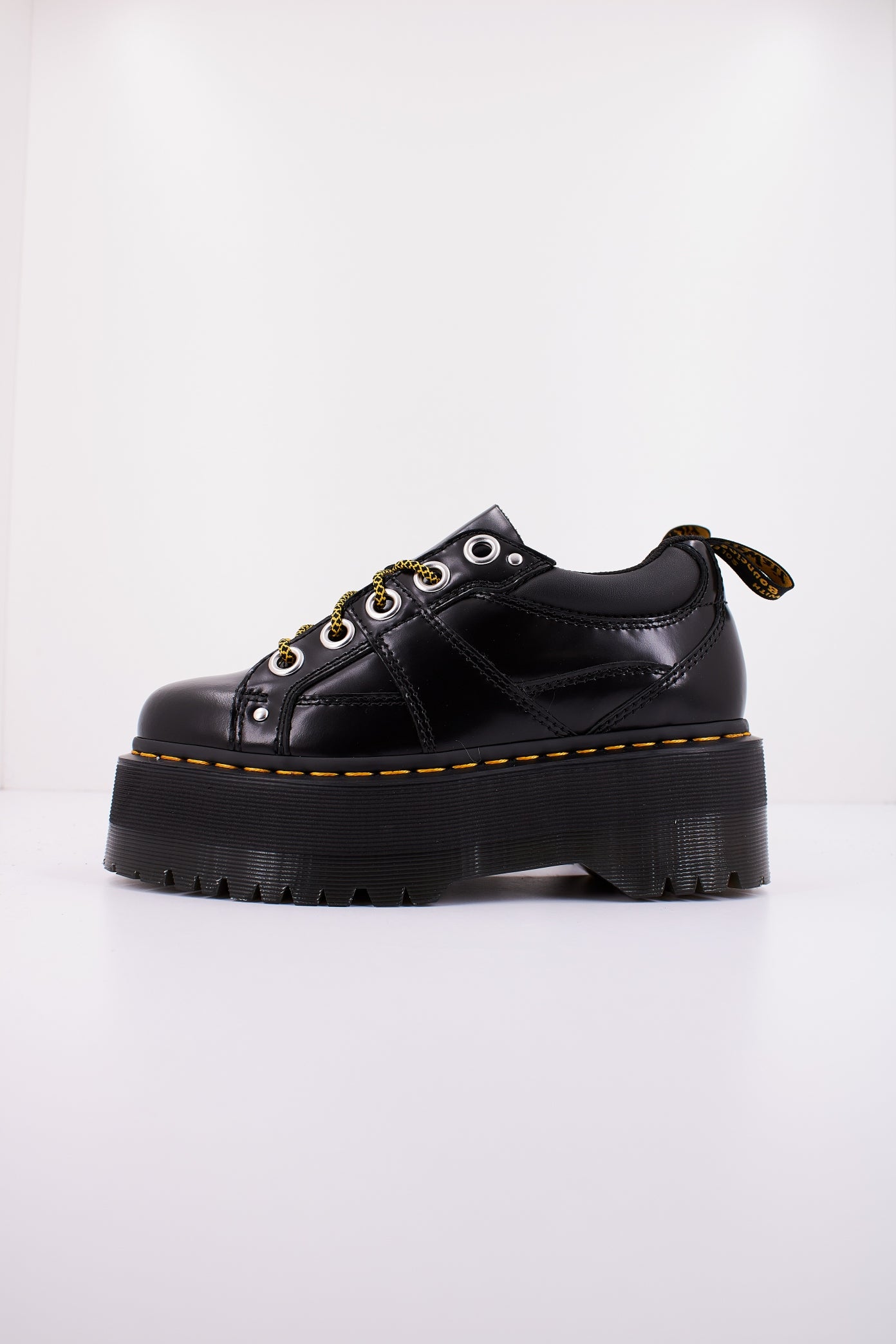 DR. MARTENS QUAD MAX en color NEGRO  (1)