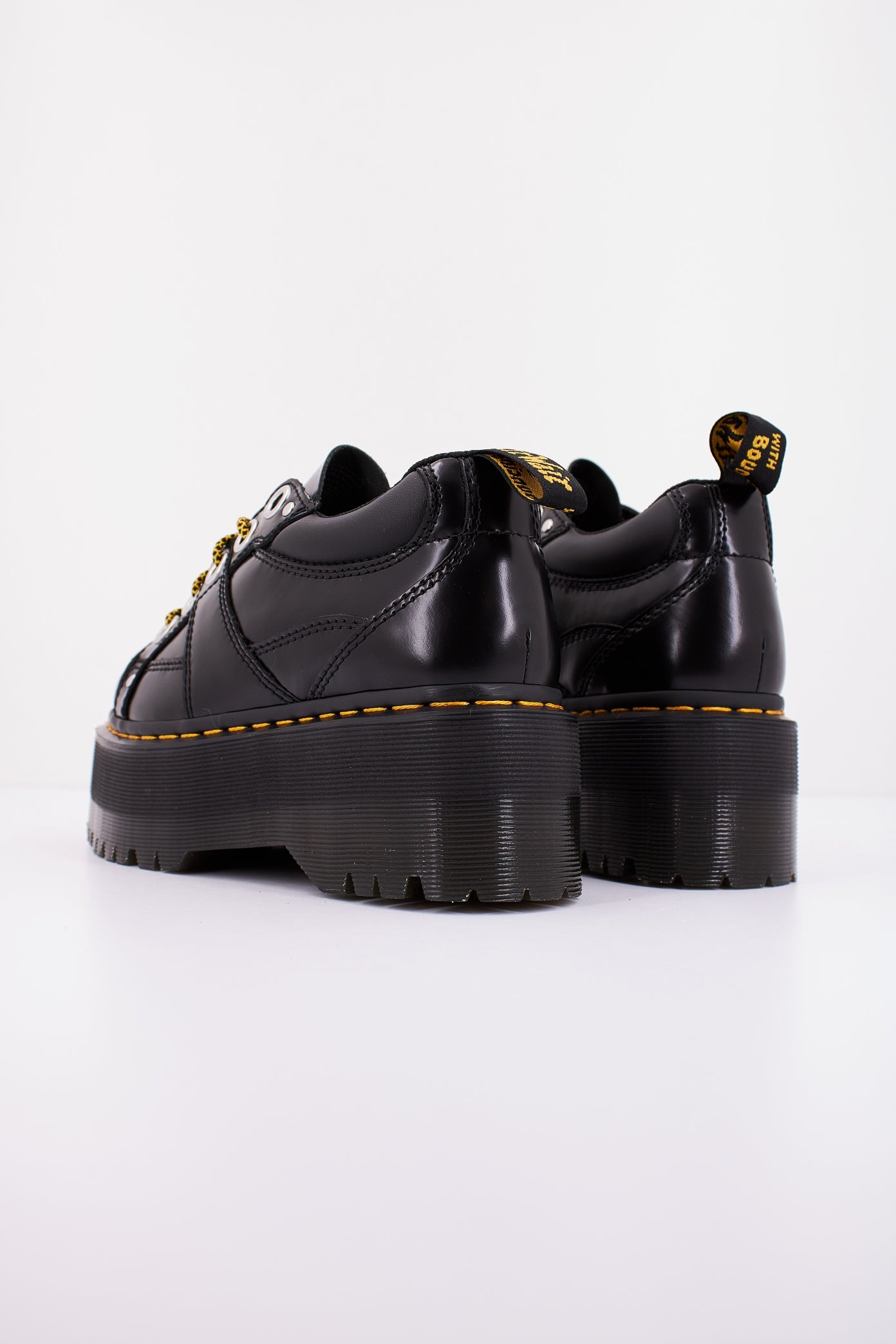 DR. MARTENS QUAD MAX en color NEGRO  (3)