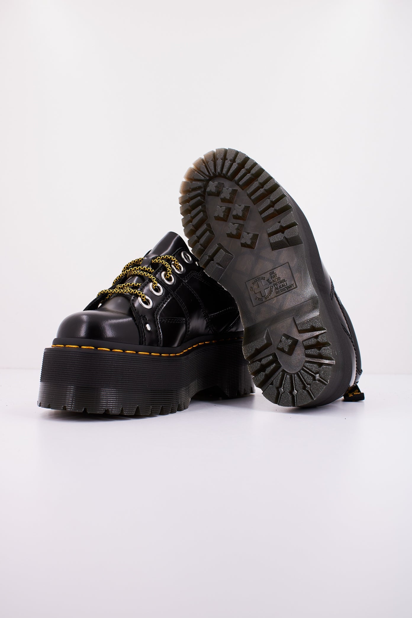 DR. MARTENS QUAD MAX en color NEGRO  (4)