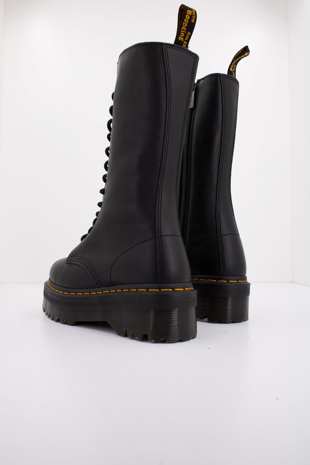 DR. MARTENS QUAD en color NEGRO  (3)