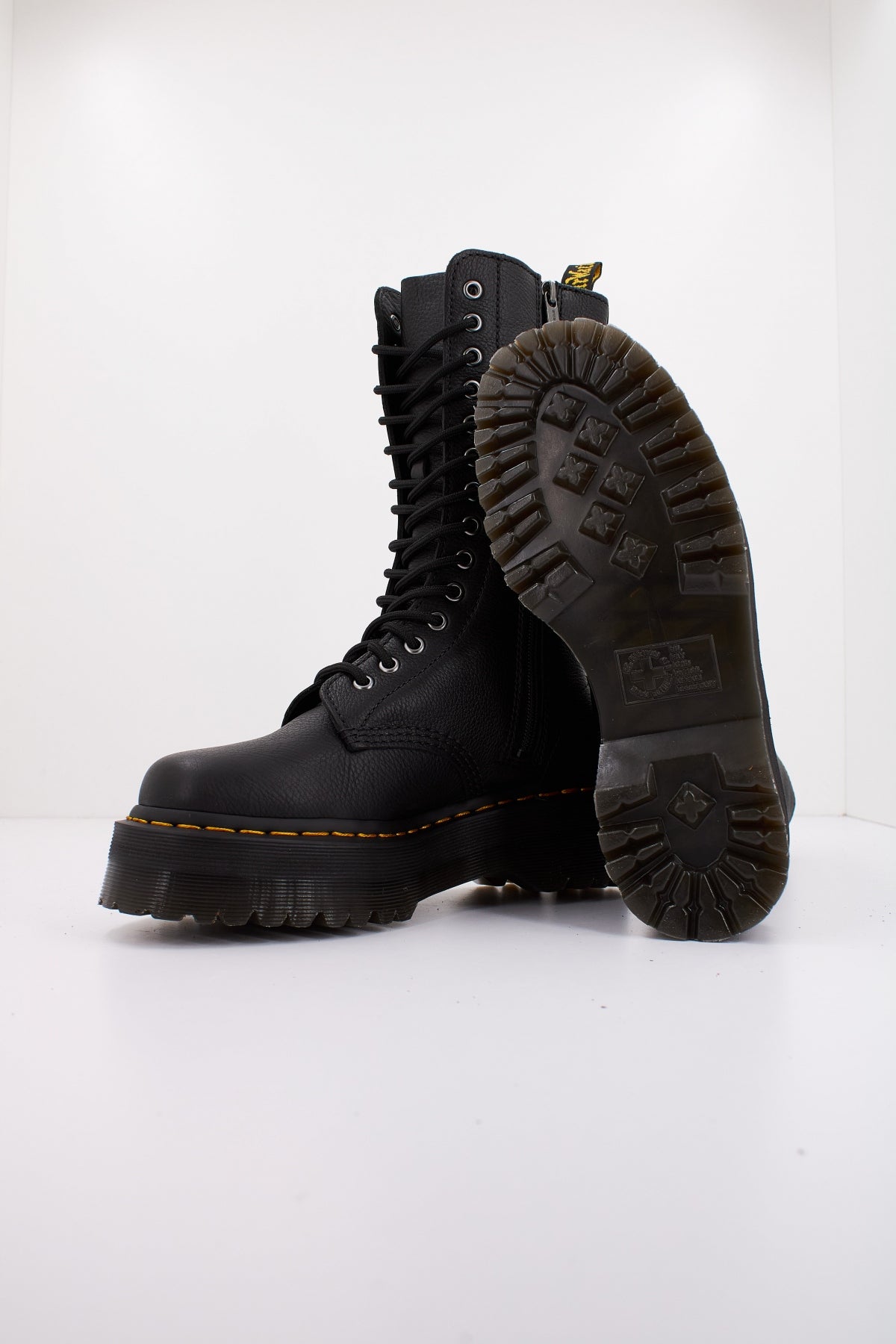 DR. MARTENS QUAD en color NEGRO  (4)