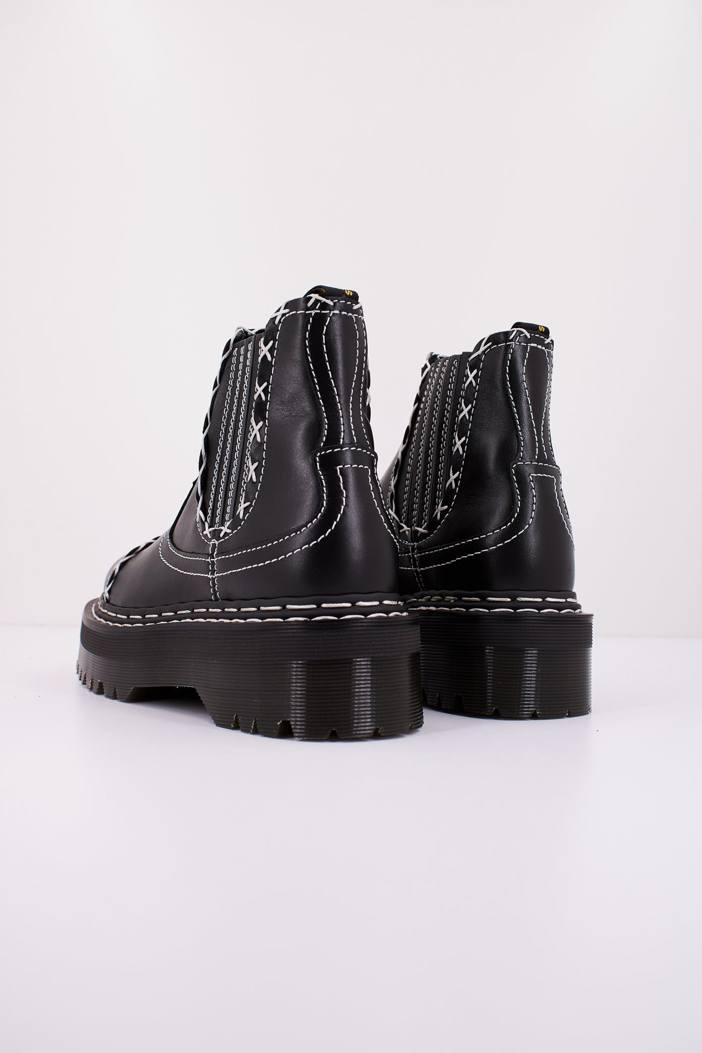 DR. MARTENS QUAD GA en color NEGRO  (3)