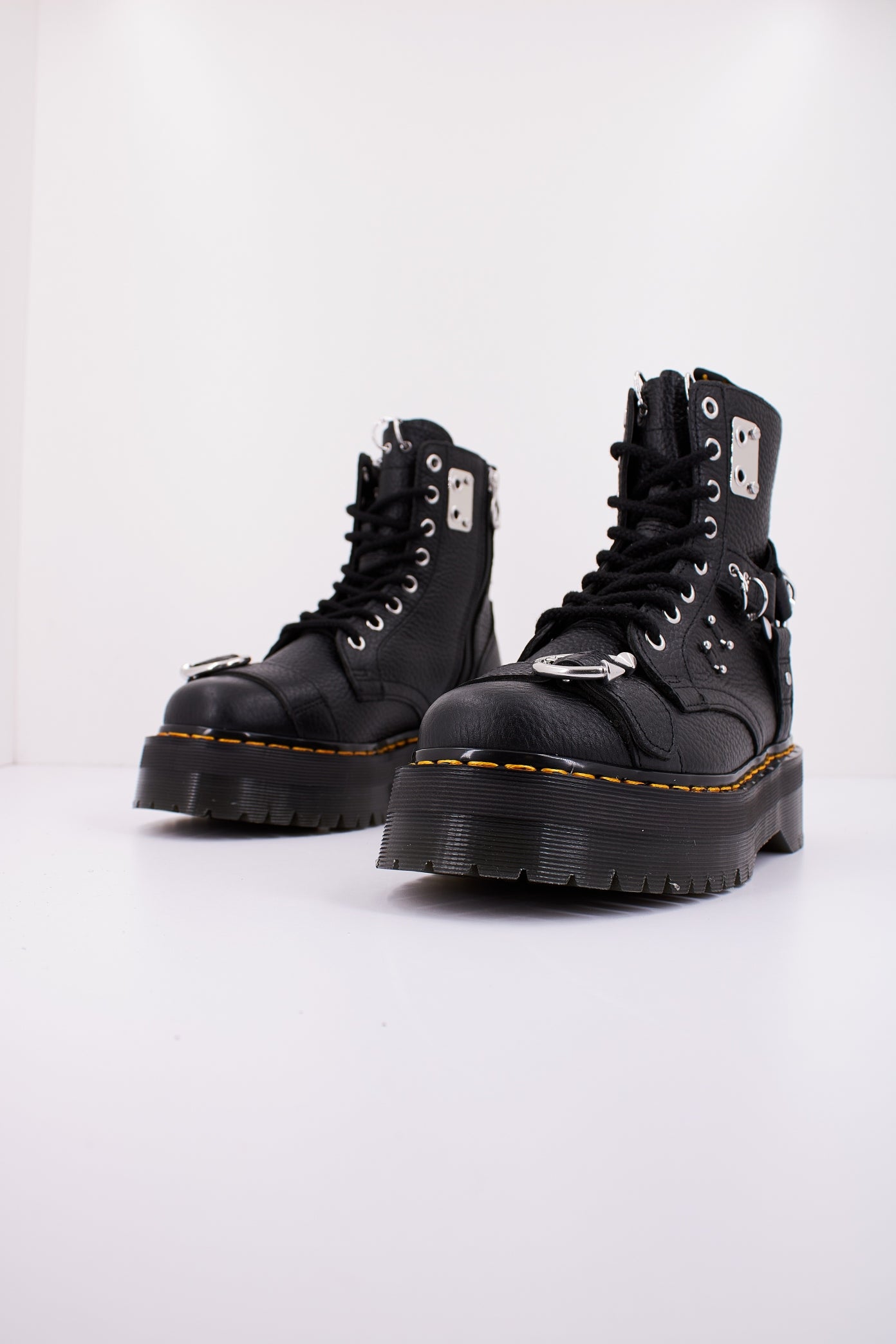 Dr martens shops zacaris