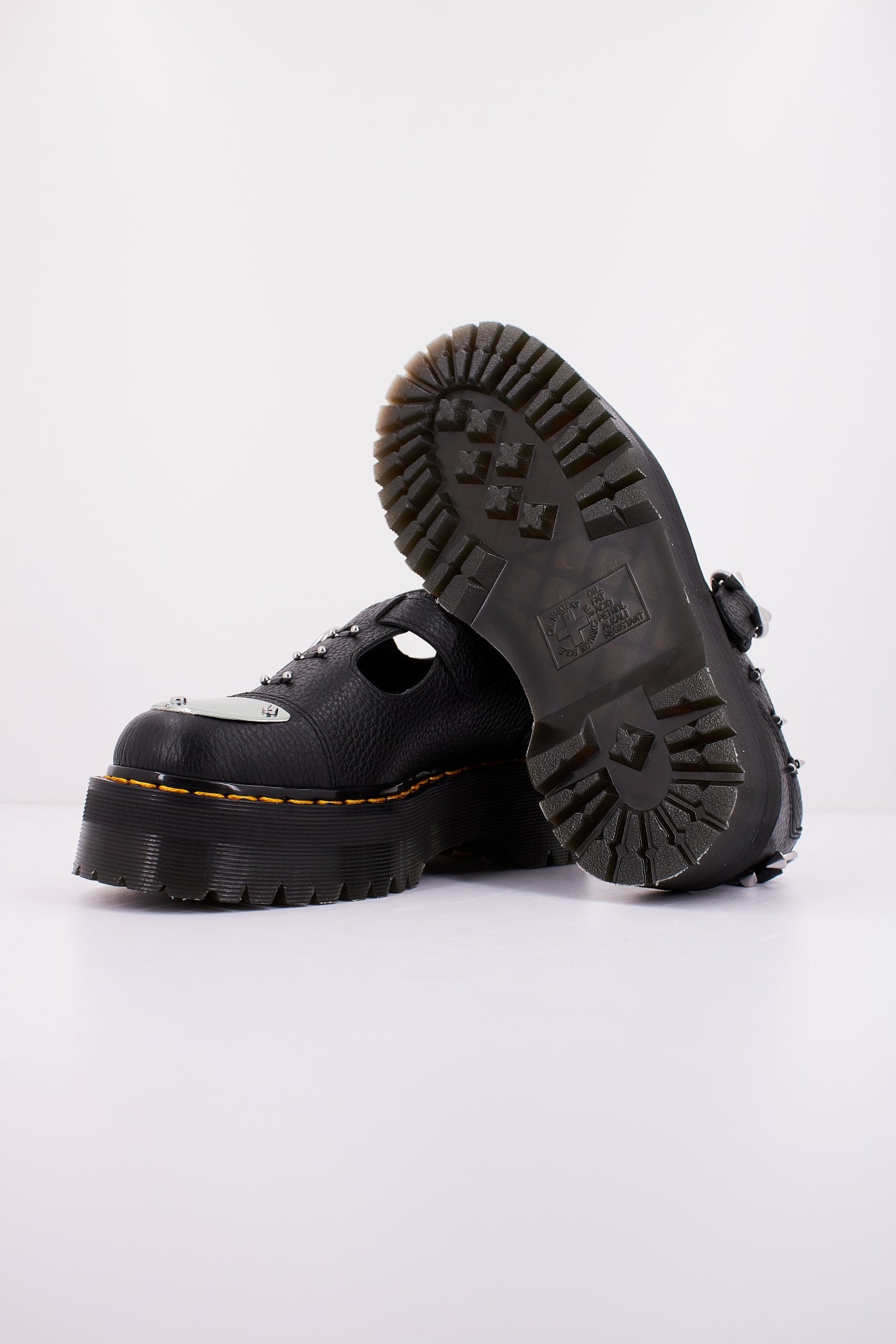 DR. MARTENS BETHAN HDW en color NEGRO  (4)