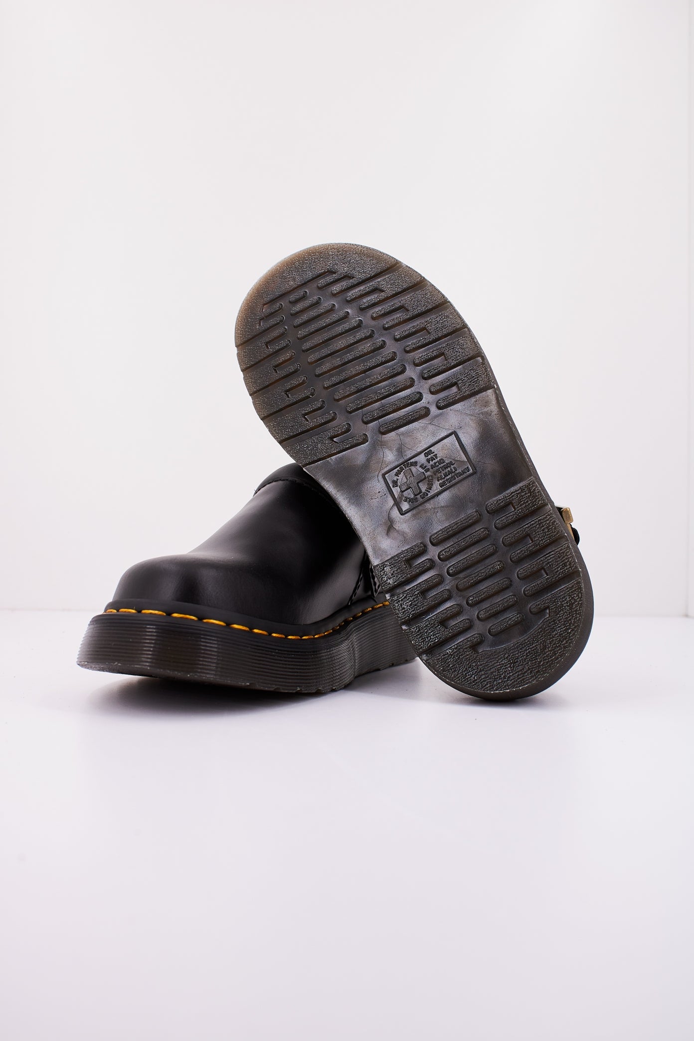 DR. MARTENS LAKETEN en color NEGRO  (4)