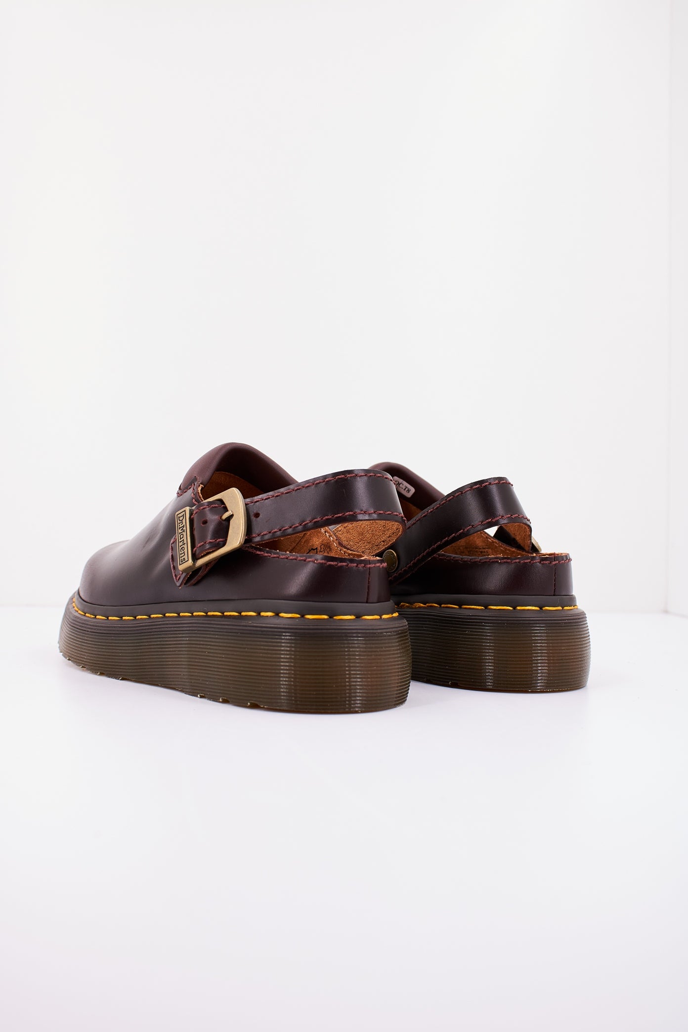 DR. MARTENS LAKETEN en color MARRON  (3)