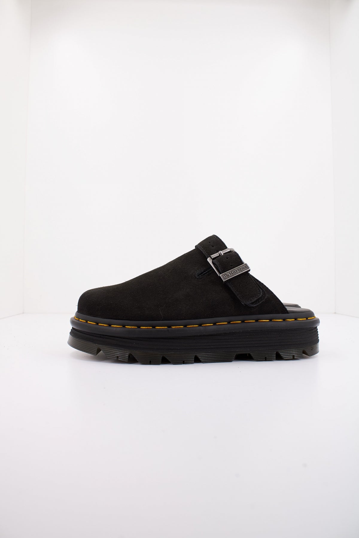 DR. MARTENS DM ZEBZAG en color NEGRO  (1)