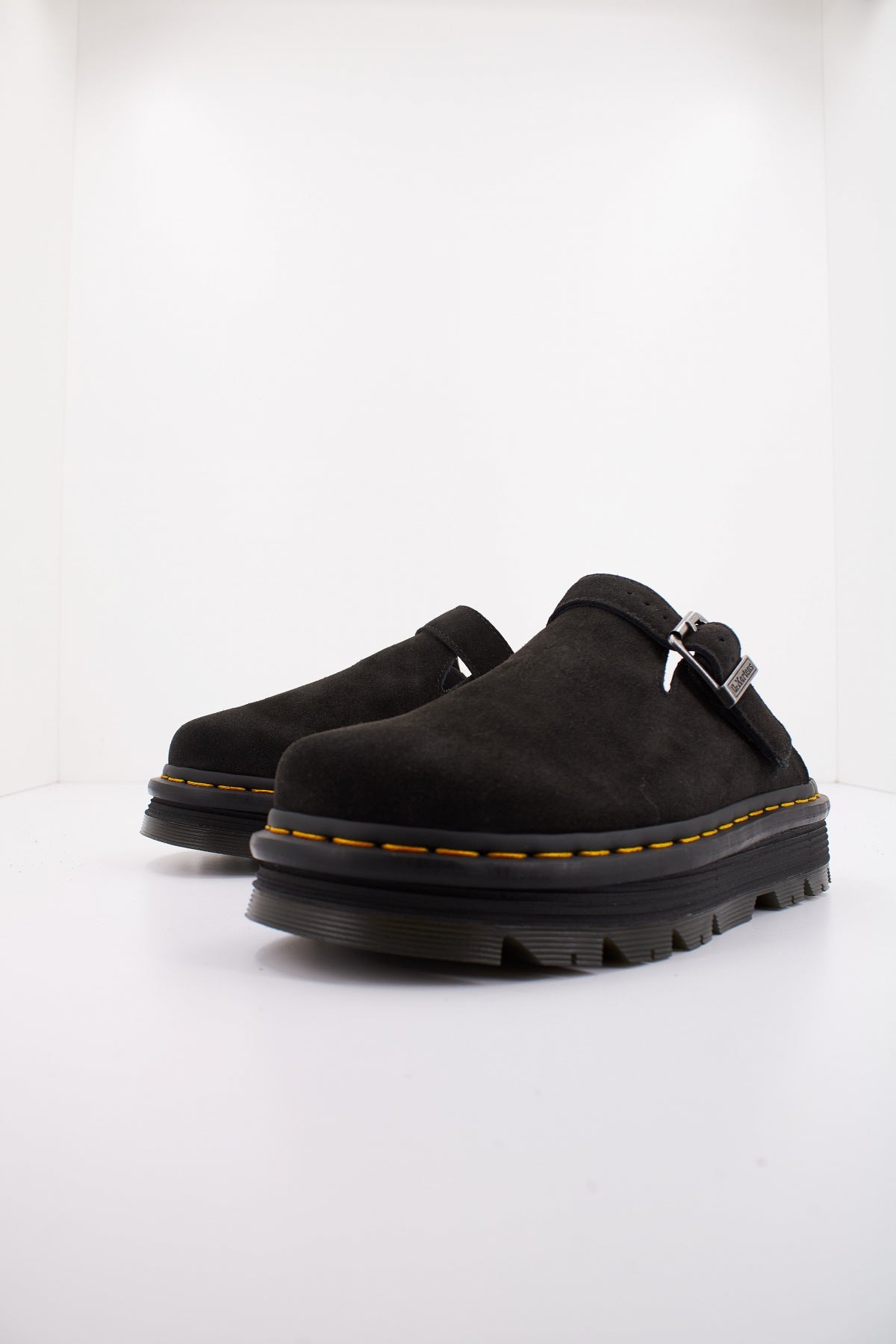 DR. MARTENS DM ZEBZAG en color NEGRO  (2)