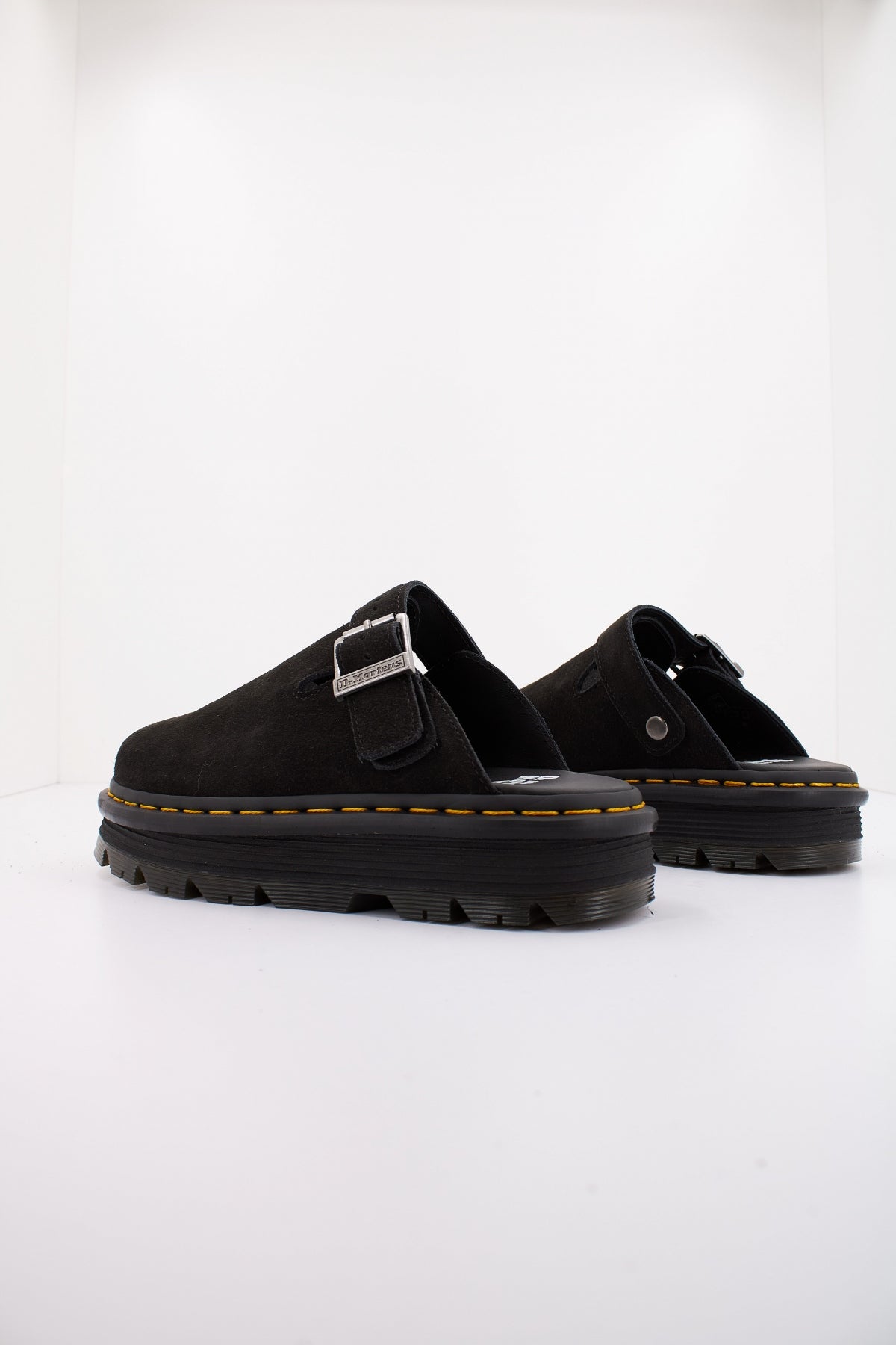 DR. MARTENS DM ZEBZAG en color NEGRO  (3)