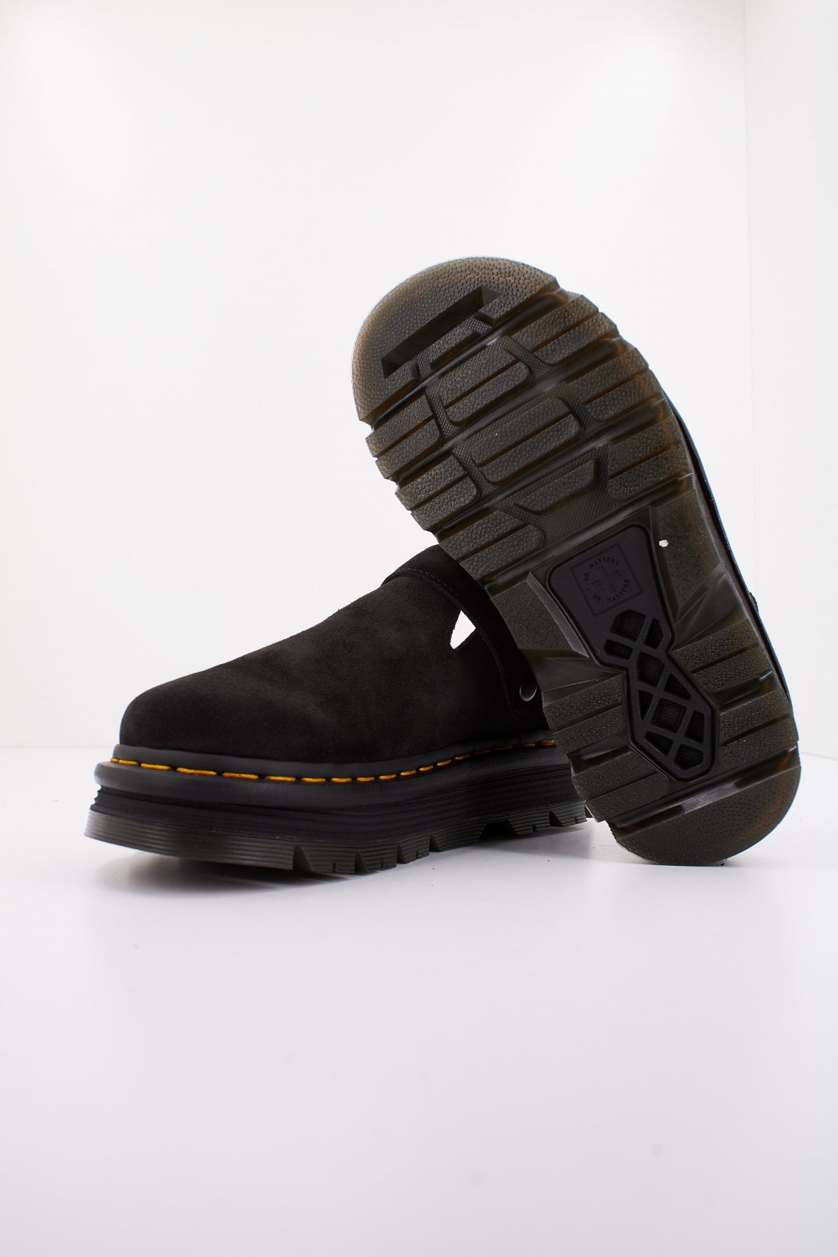 DR. MARTENS DM ZEBZAG en color NEGRO  (4)