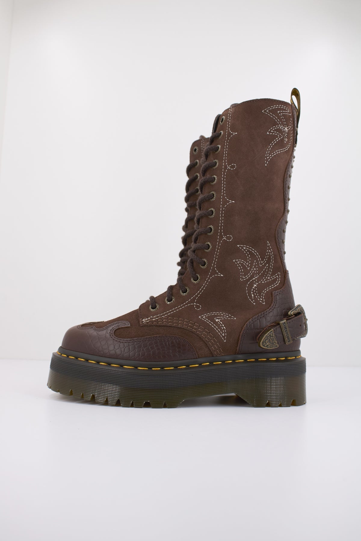 DR. MARTENS B QUAD GA en color MARRON  (1)