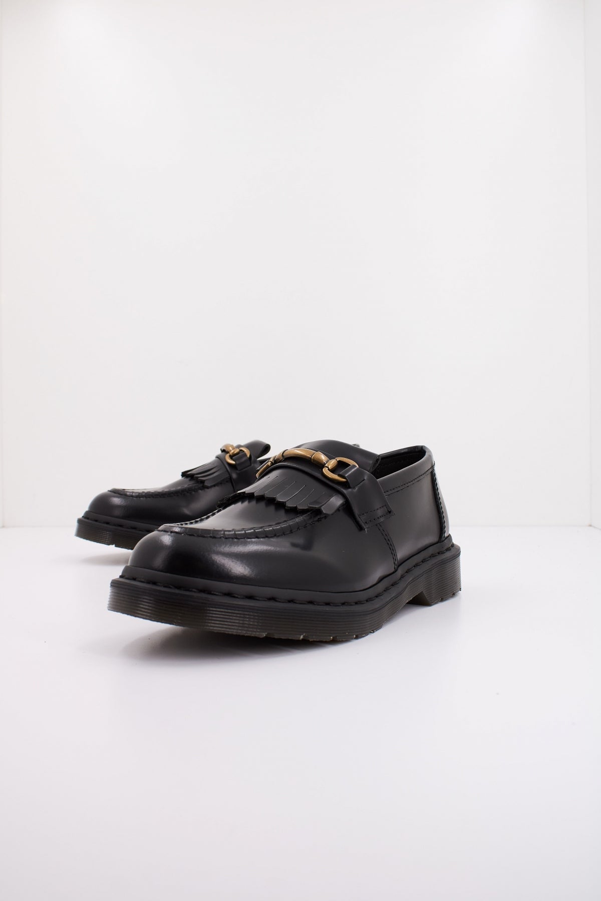 DR. MARTENS ADRIAN SNAFFLE en color NEGRO  (2)