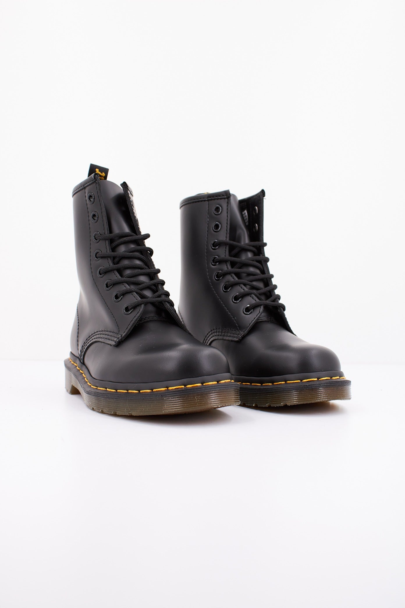 DR. MARTENS  SMOOTH en color NEGRO  (2)