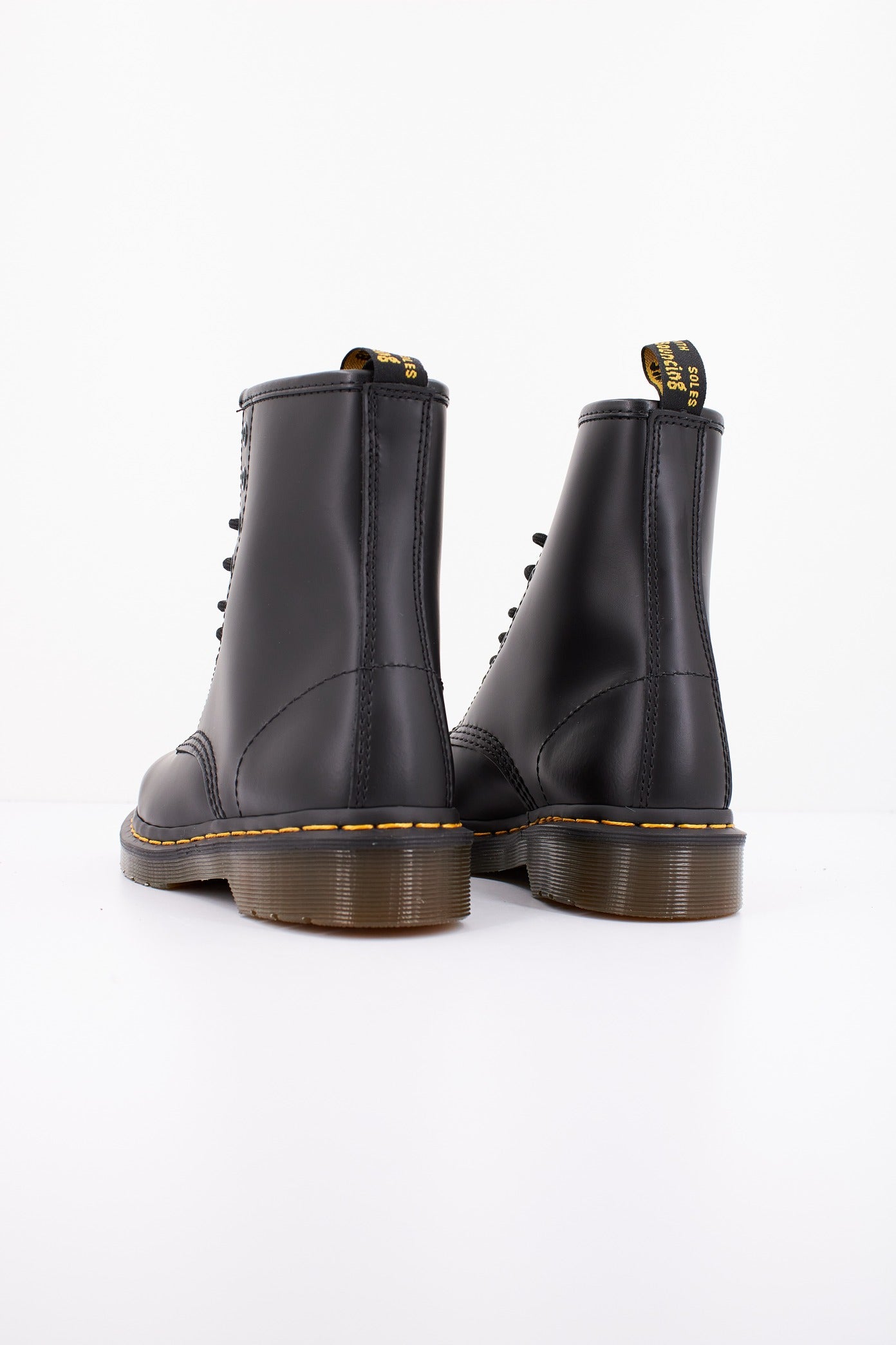 DR. MARTENS  SMOOTH en color NEGRO  (3)