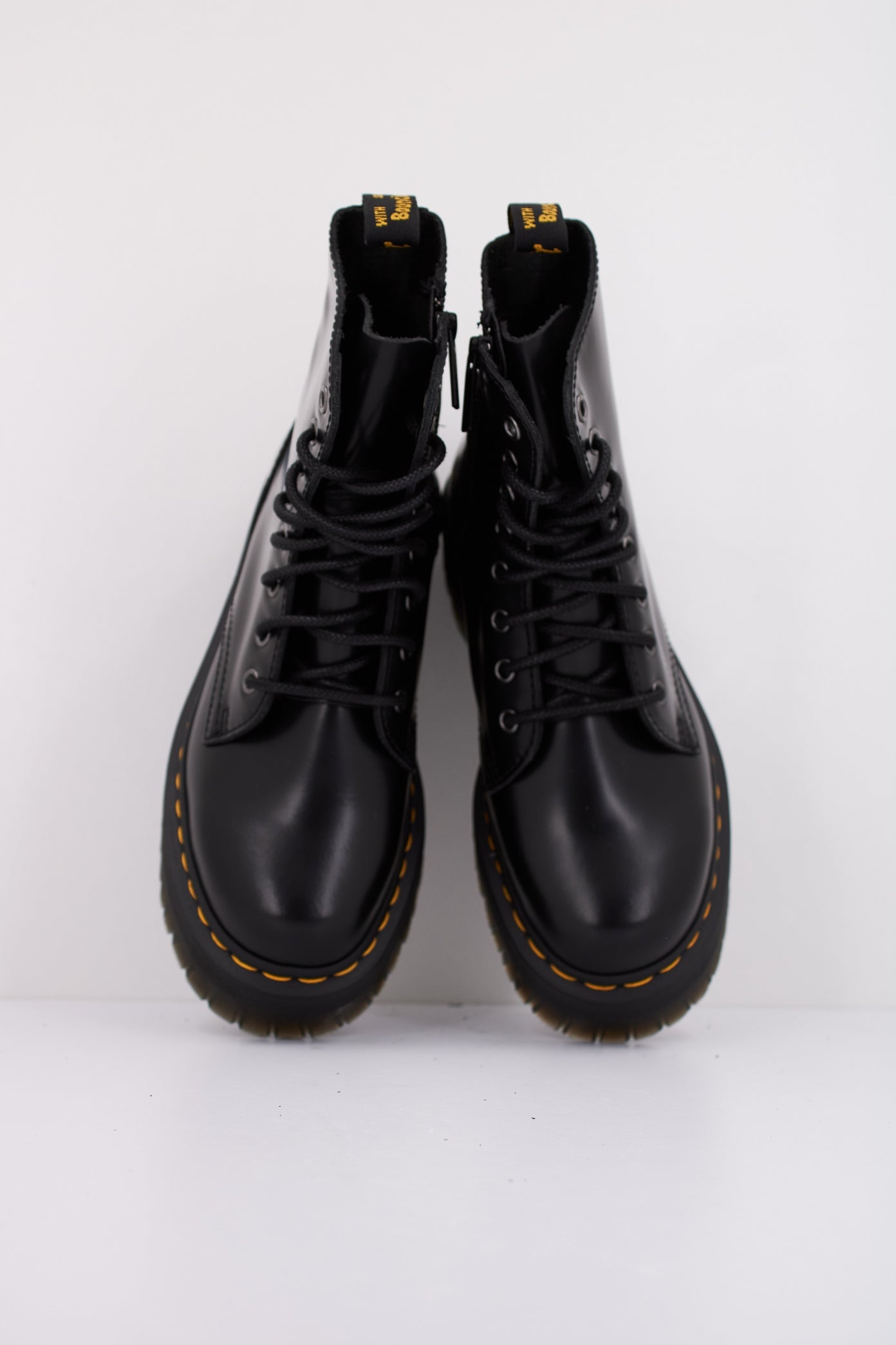 DR. MARTENS JADON  EYELETS en color NEGRO  (3)