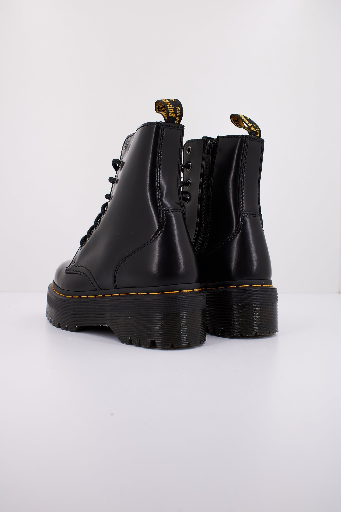 DR. MARTENS JADON  EYELETS en color NEGRO  (4)