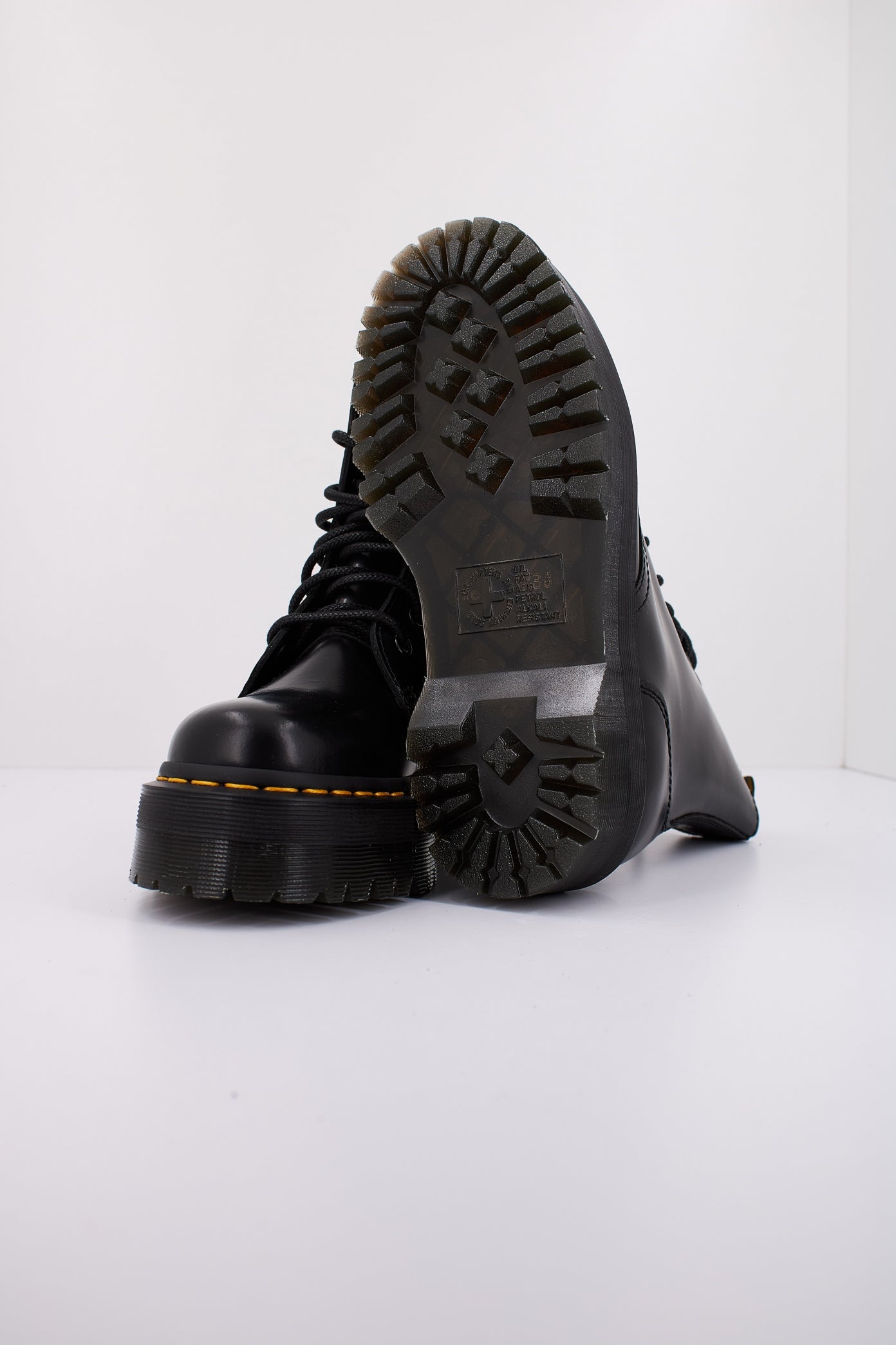 DR. MARTENS JADON  EYELETS en color NEGRO  (5)