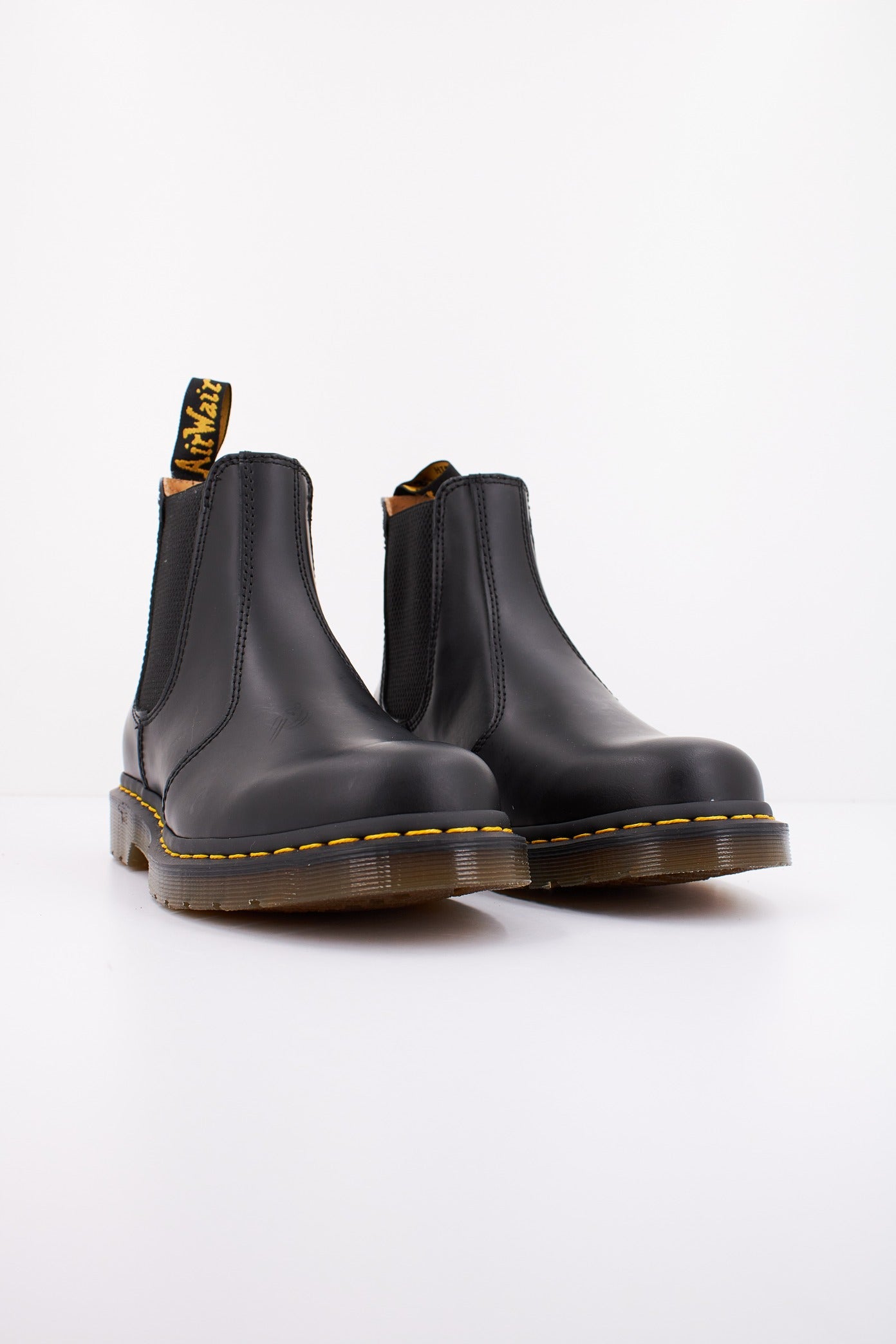 DR. MARTENS CHELSEA SMOOTH en color NEGRO  (2)