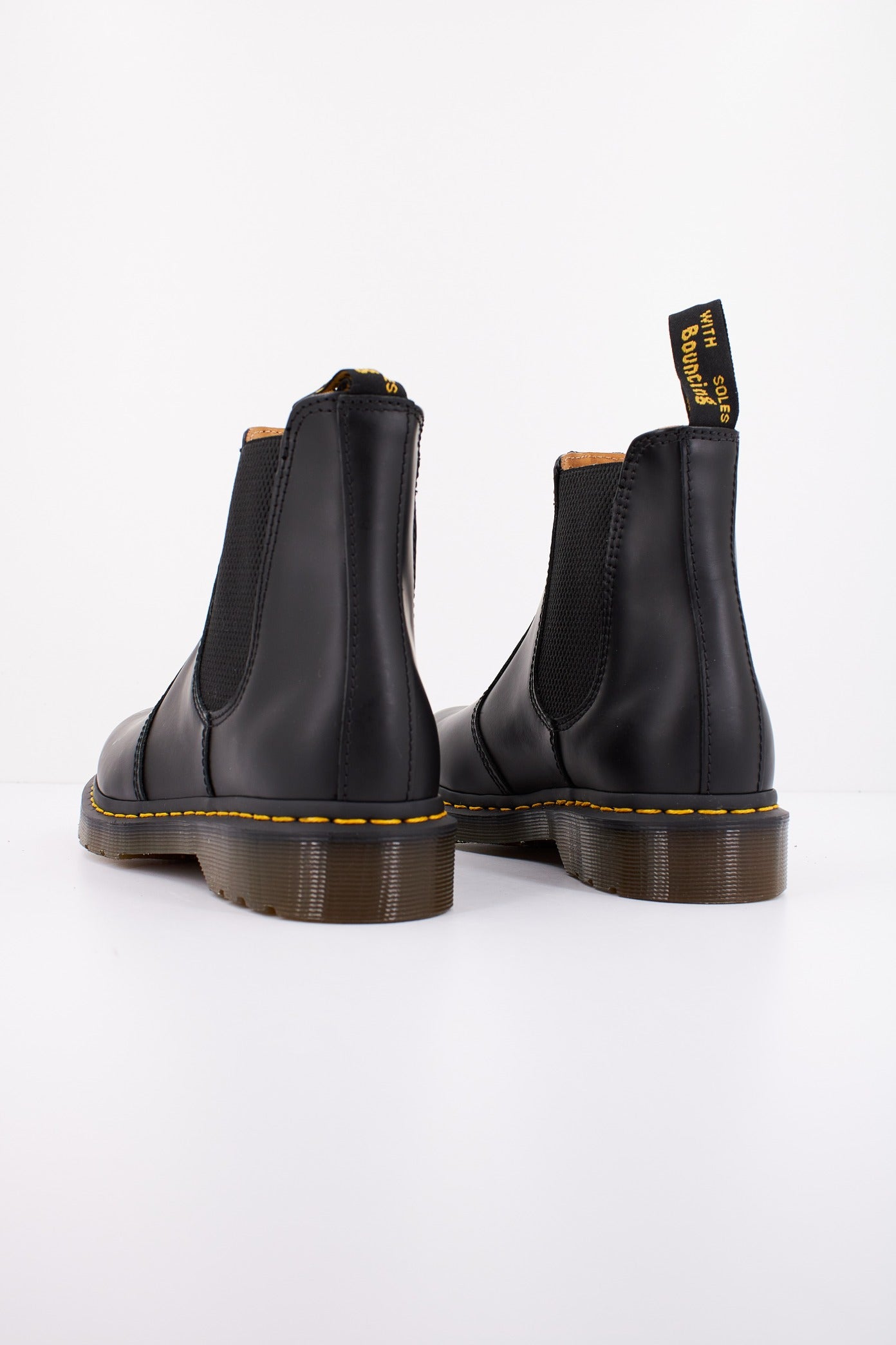 DR. MARTENS CHELSEA SMOOTH en color NEGRO  (3)