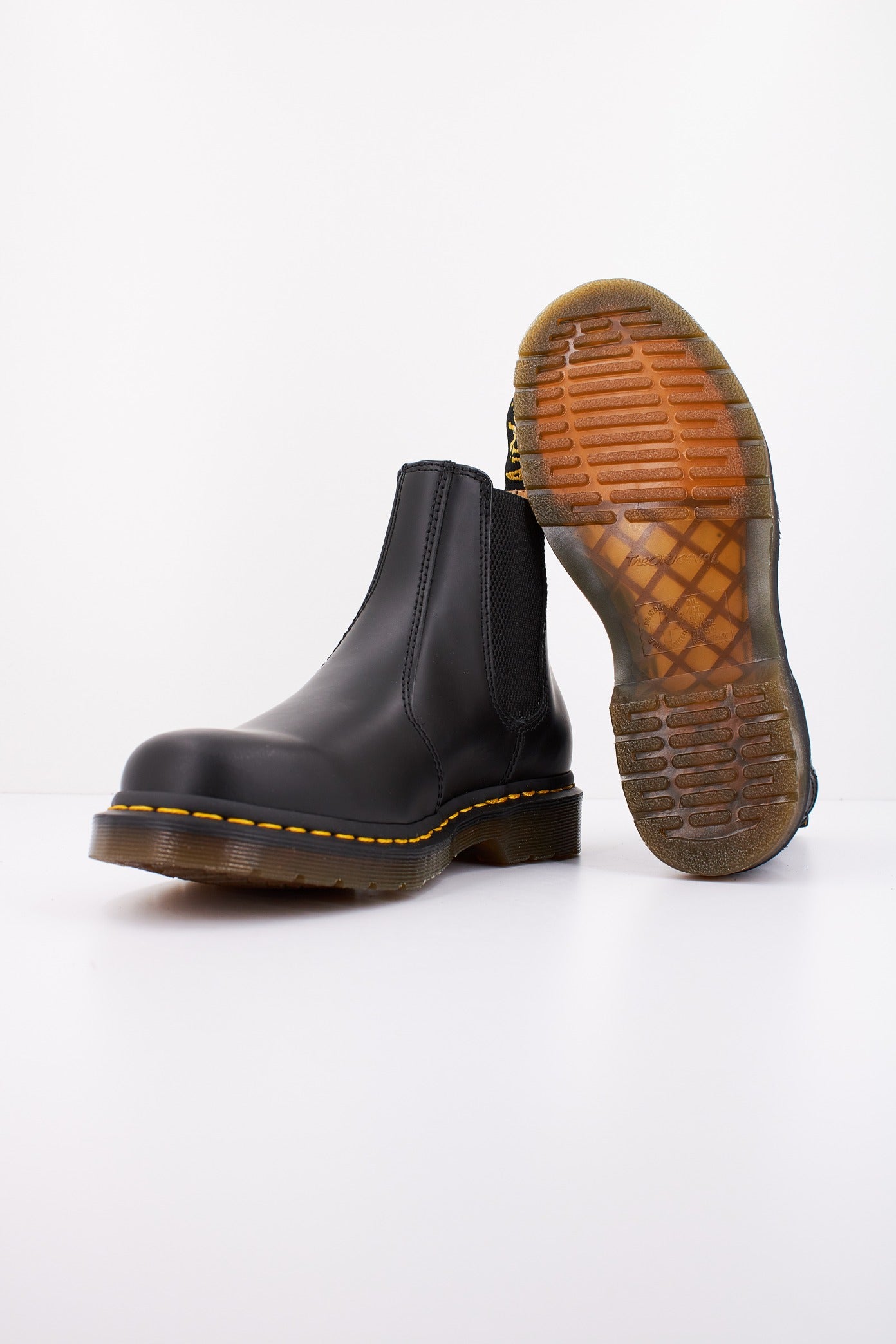 DR. MARTENS CHELSEA SMOOTH en color NEGRO  (4)