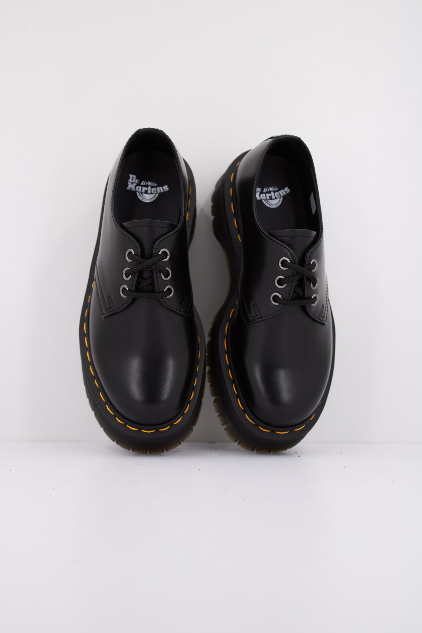 DR. MARTENS PLATAFORMA  QUAD DE PIEL SMOOTH en color NEGRO  (3)