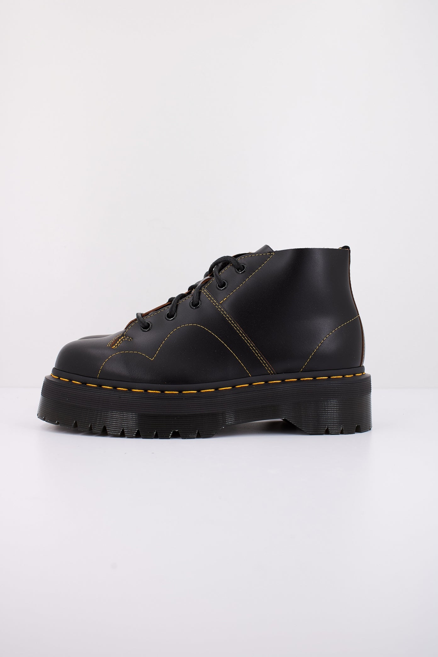 DR. MARTENS CHURCH QUAD -EYE en color NEGRO  (1)