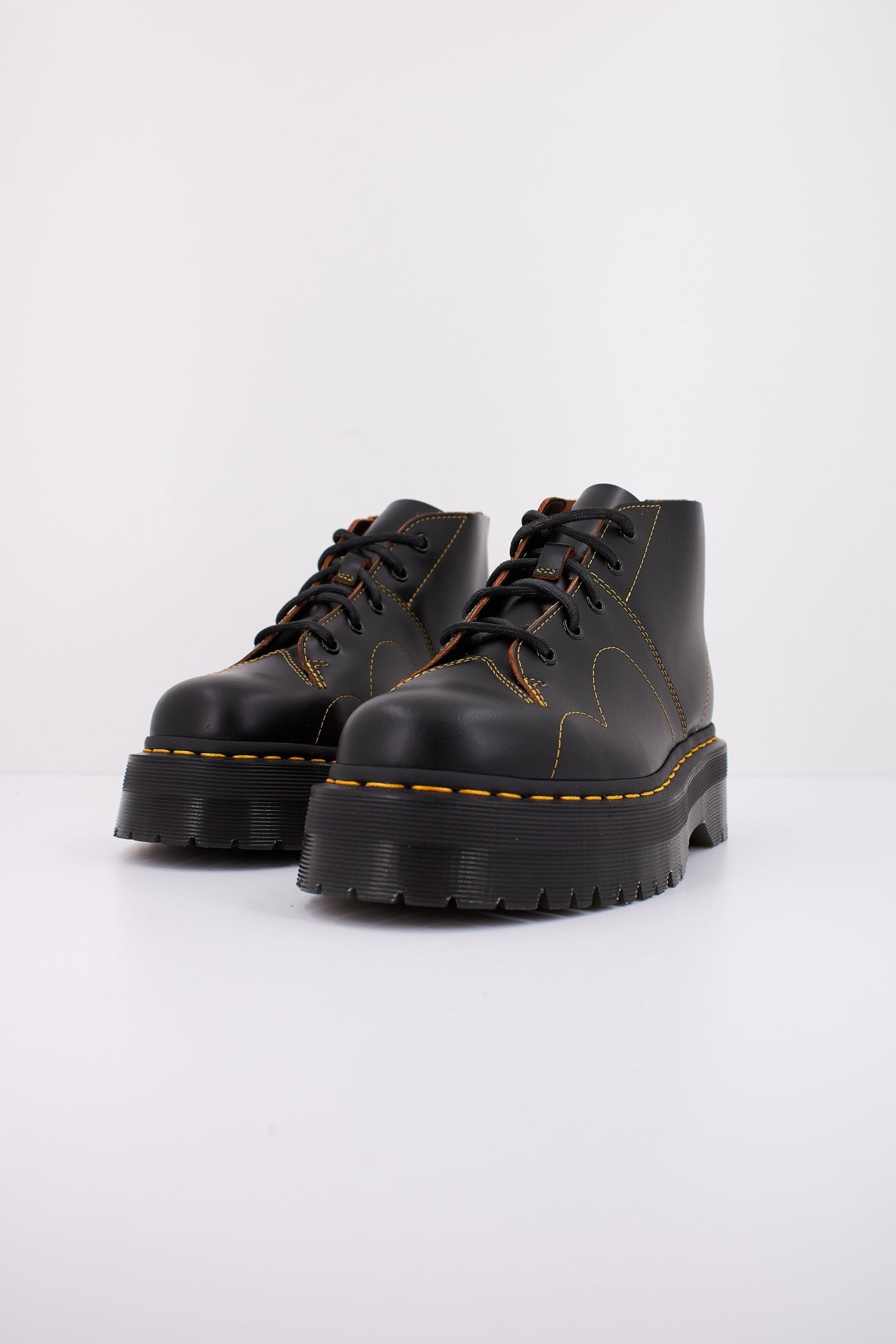 DR. MARTENS CHURCH QUAD -EYE en color NEGRO  (2)