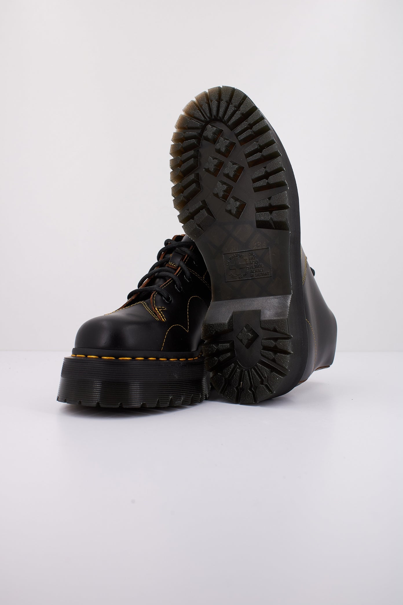 DR. MARTENS CHURCH QUAD -EYE en color NEGRO  (5)