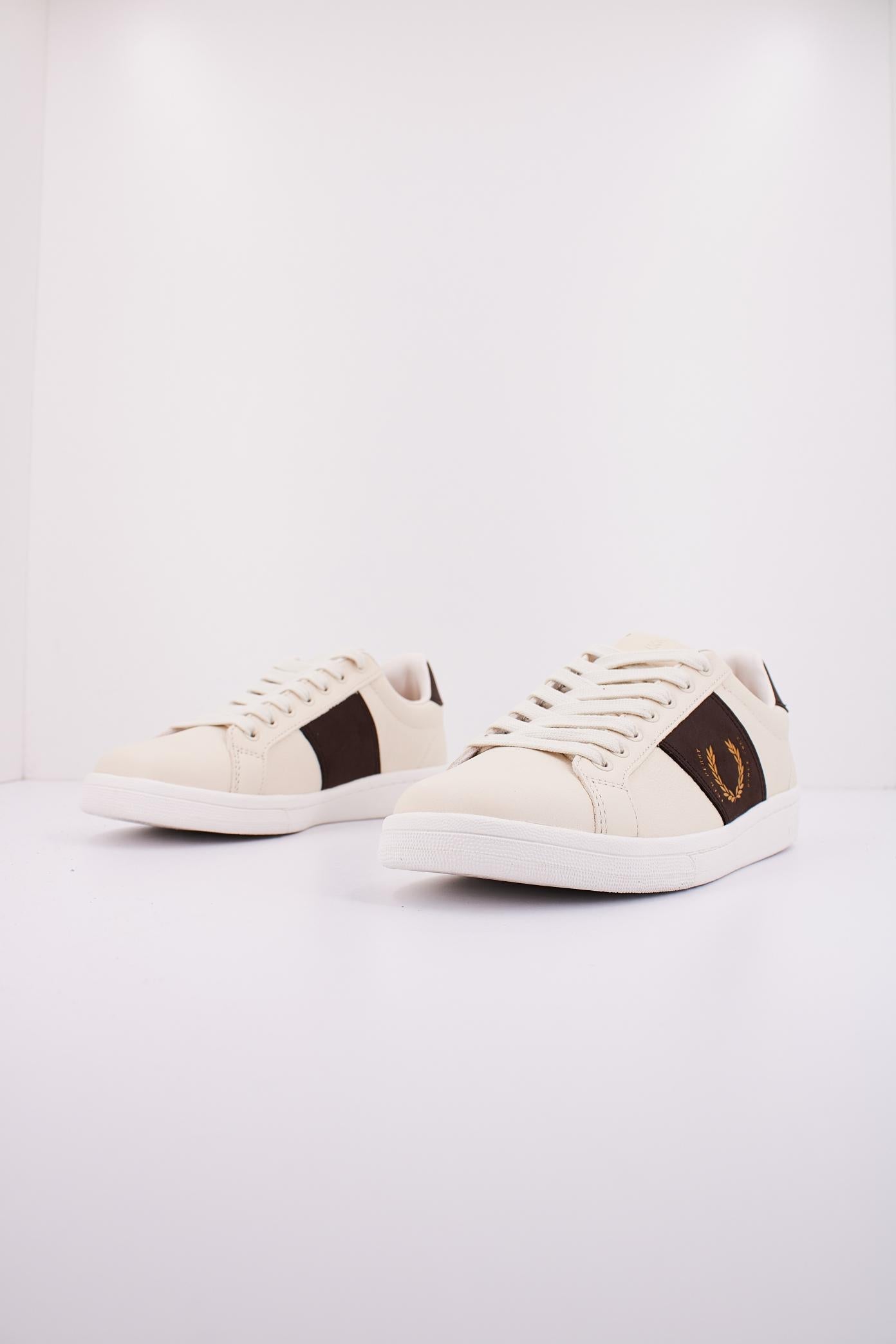 FRED PERRY LEATHER/BRANDED en color BEIS  (2)