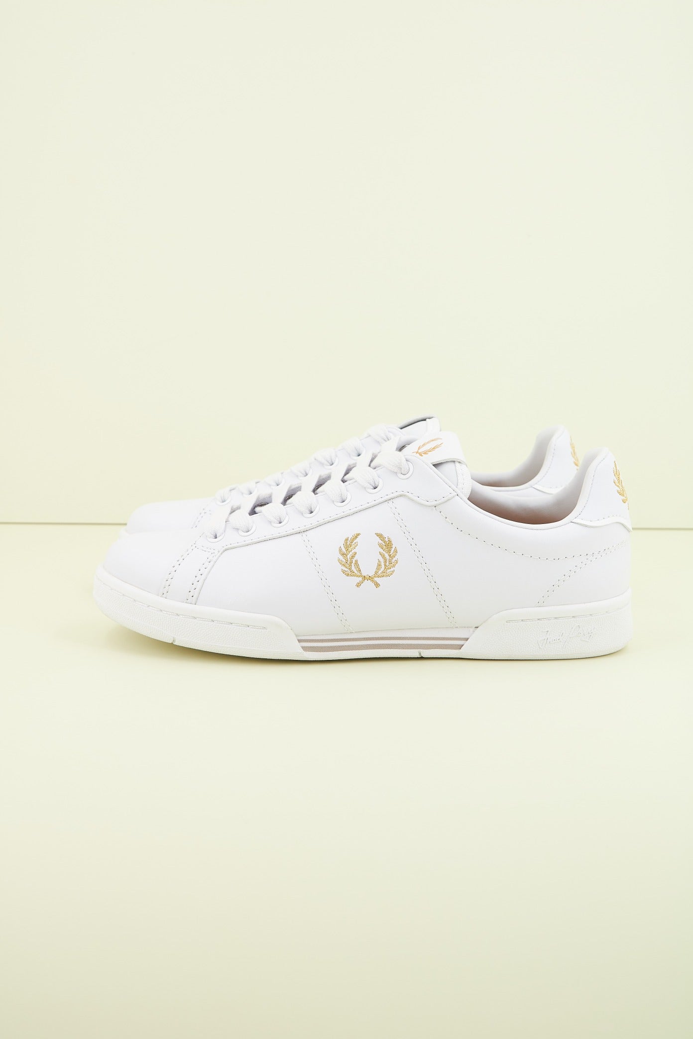 FRED PERRY  B LEATHER en color BLANCO  (1)