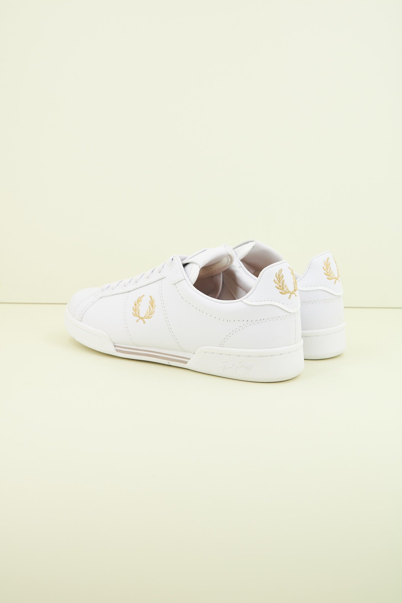 FRED PERRY  B LEATHER en color BLANCO  (3)